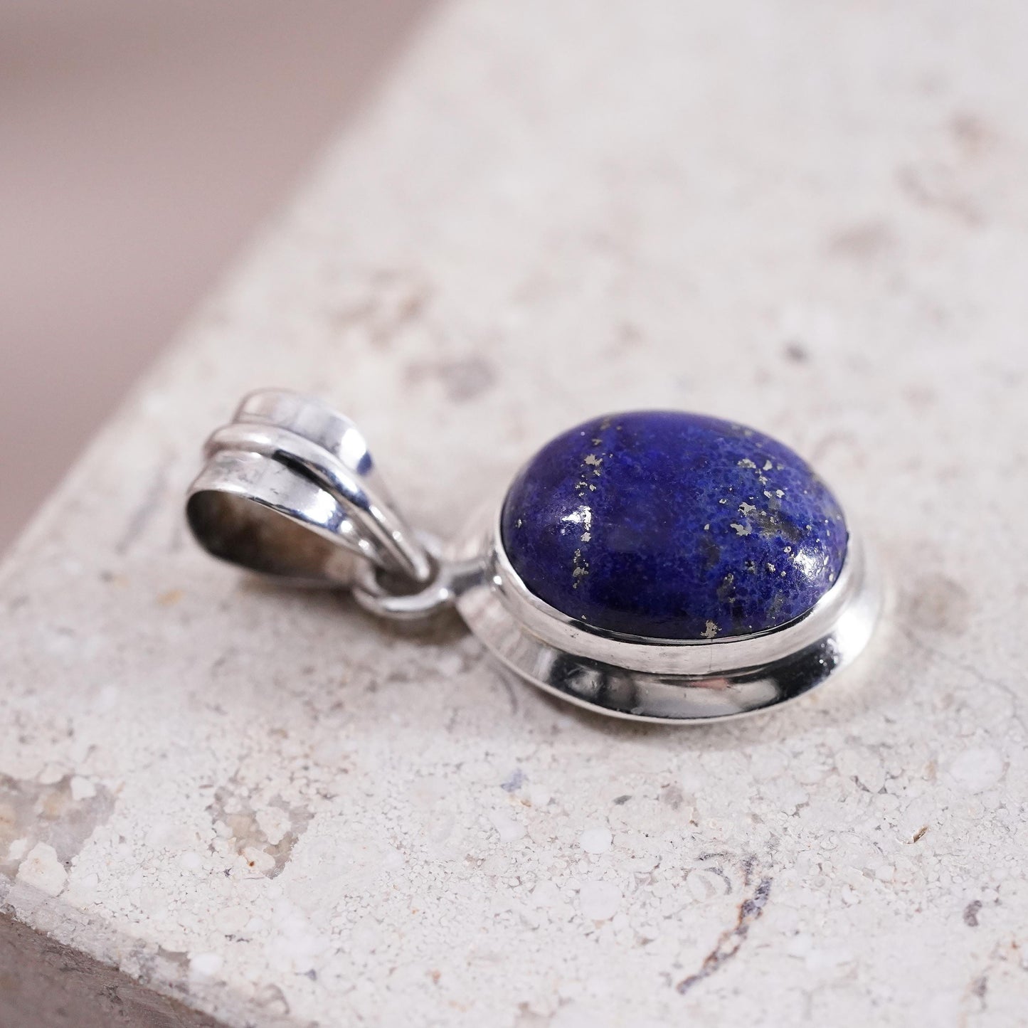 Vintage sterling 925 silver handmade pendant with oval shaped lapis lazuli