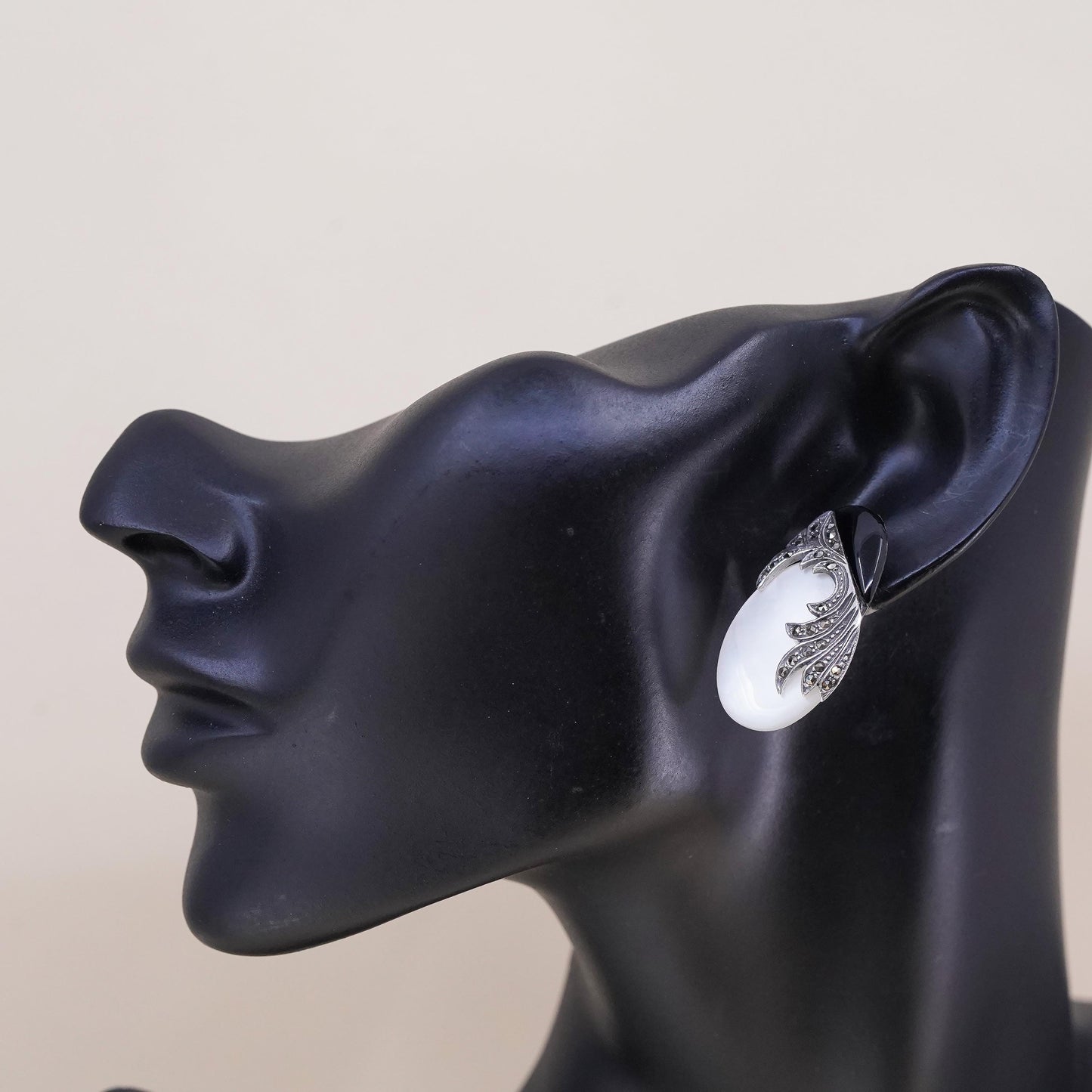 Sterling 925 silver oval stud with mother of pearl marcasite, single earring