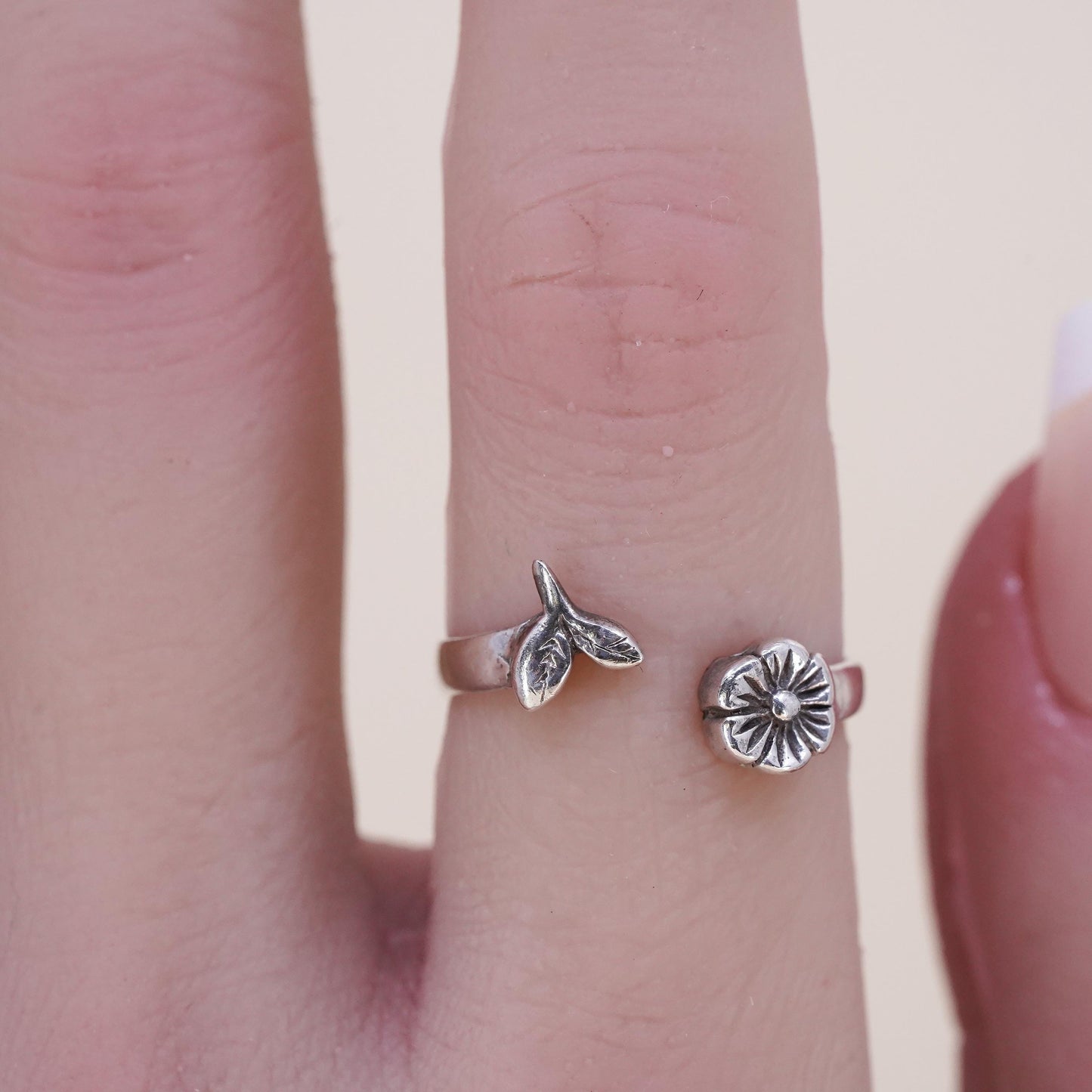 Size adjustable, vintage Sterling silver handmade ring, 925 band with flower