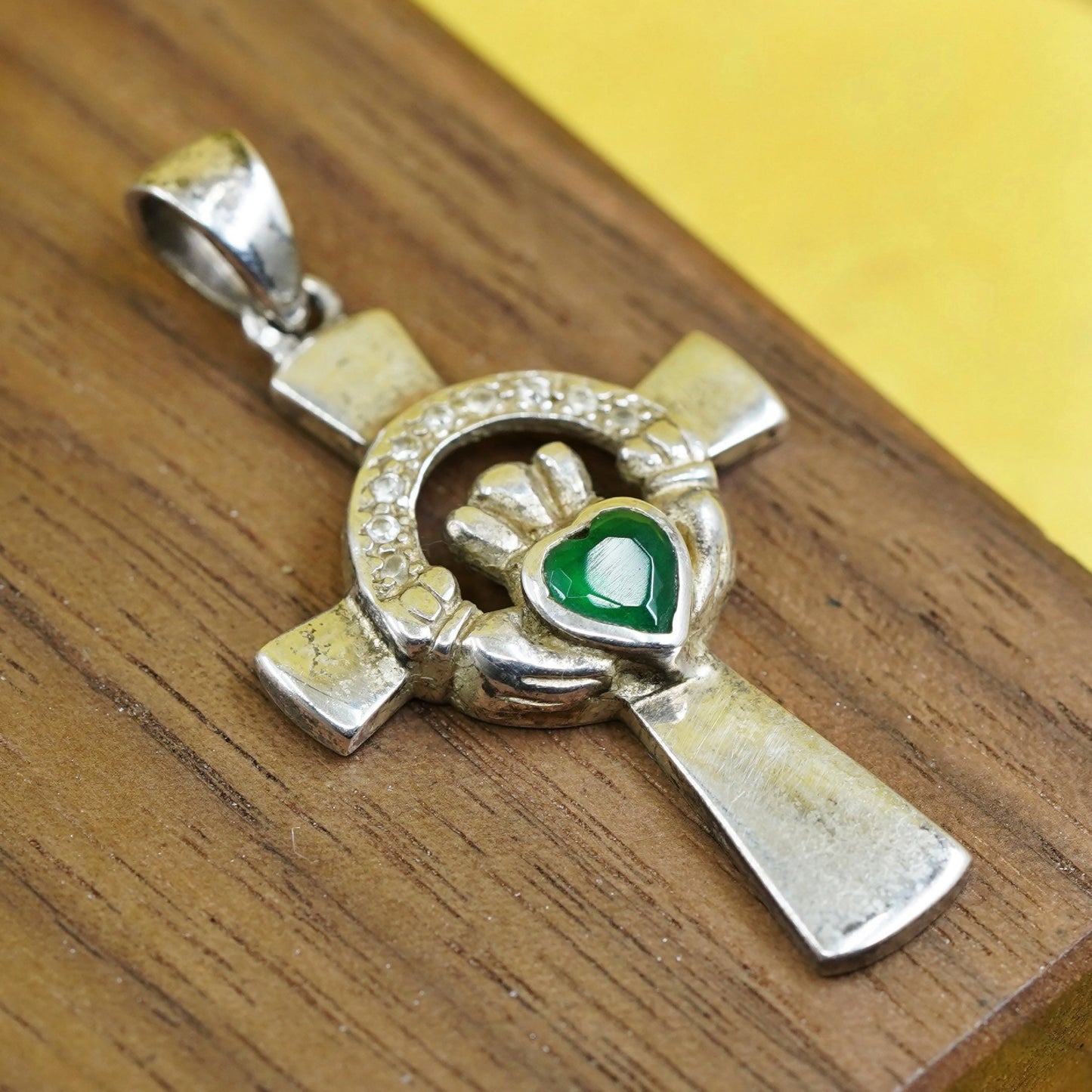 Ireland sterling silver claddagh pendant, holding heart 925 cross with peridot