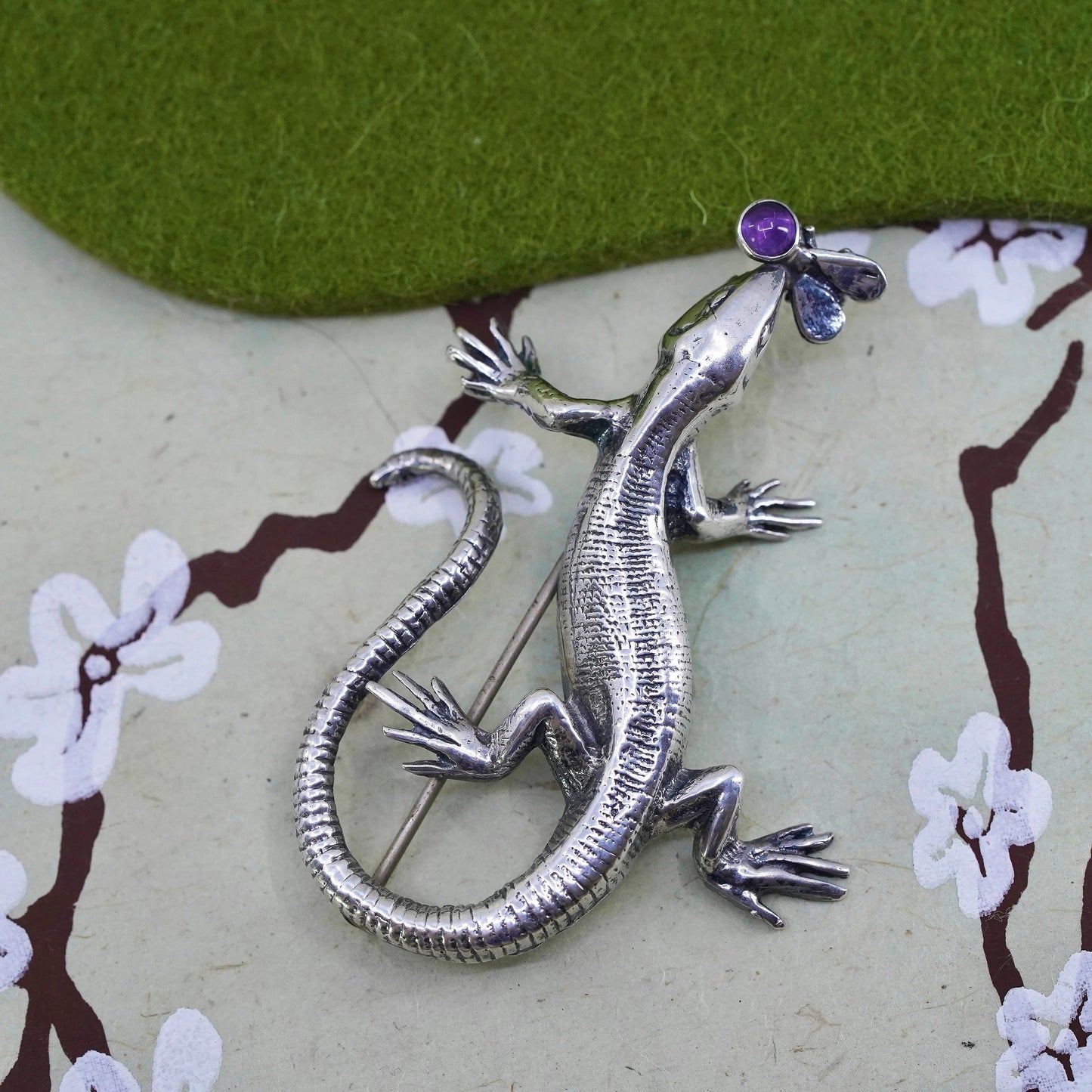 Vintage Sterling silver handmade brooch, 925 lizard with a bug and amethyst