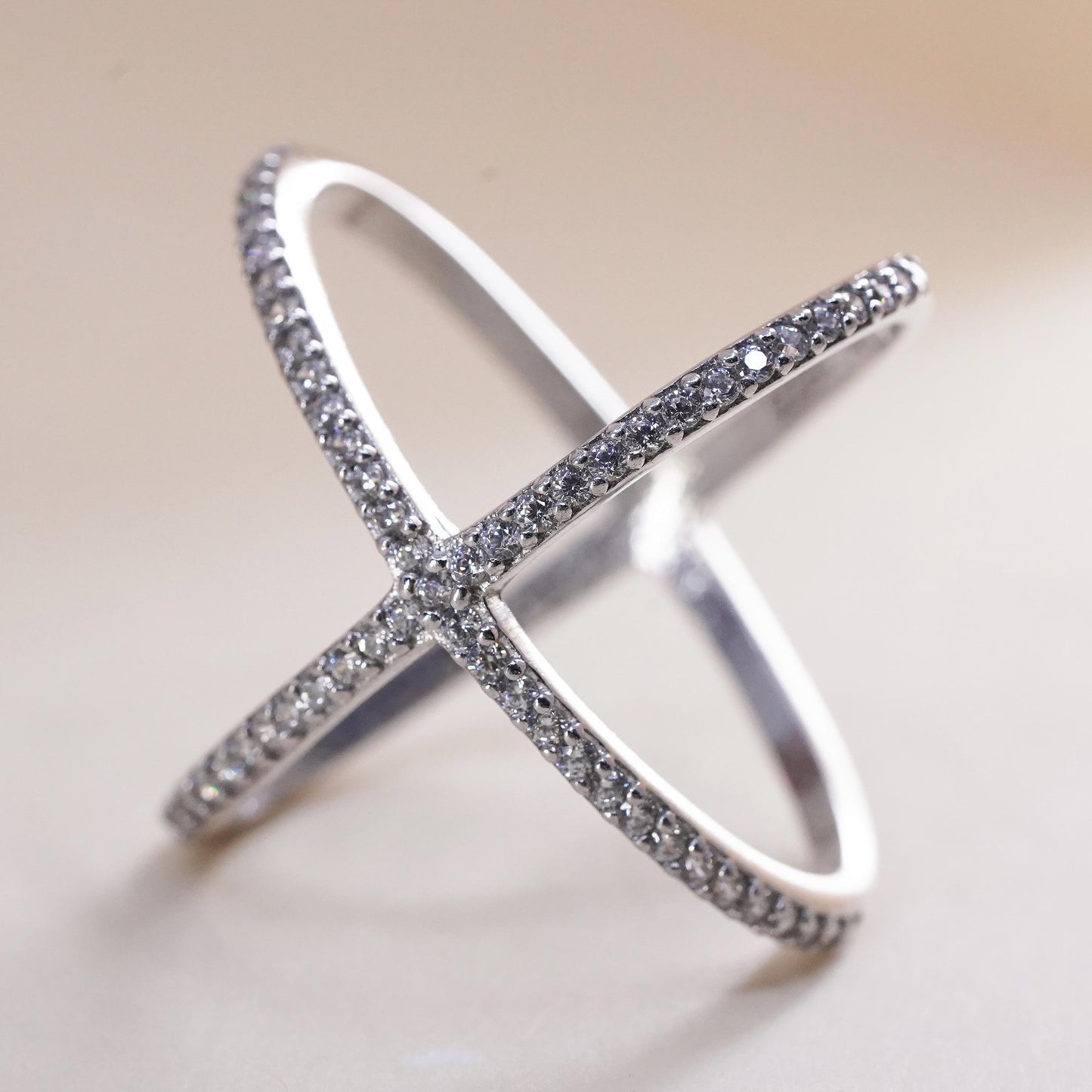 sz 6.5, Sterling silver fashion ring, prayer band, 925 silver cross cluster cz