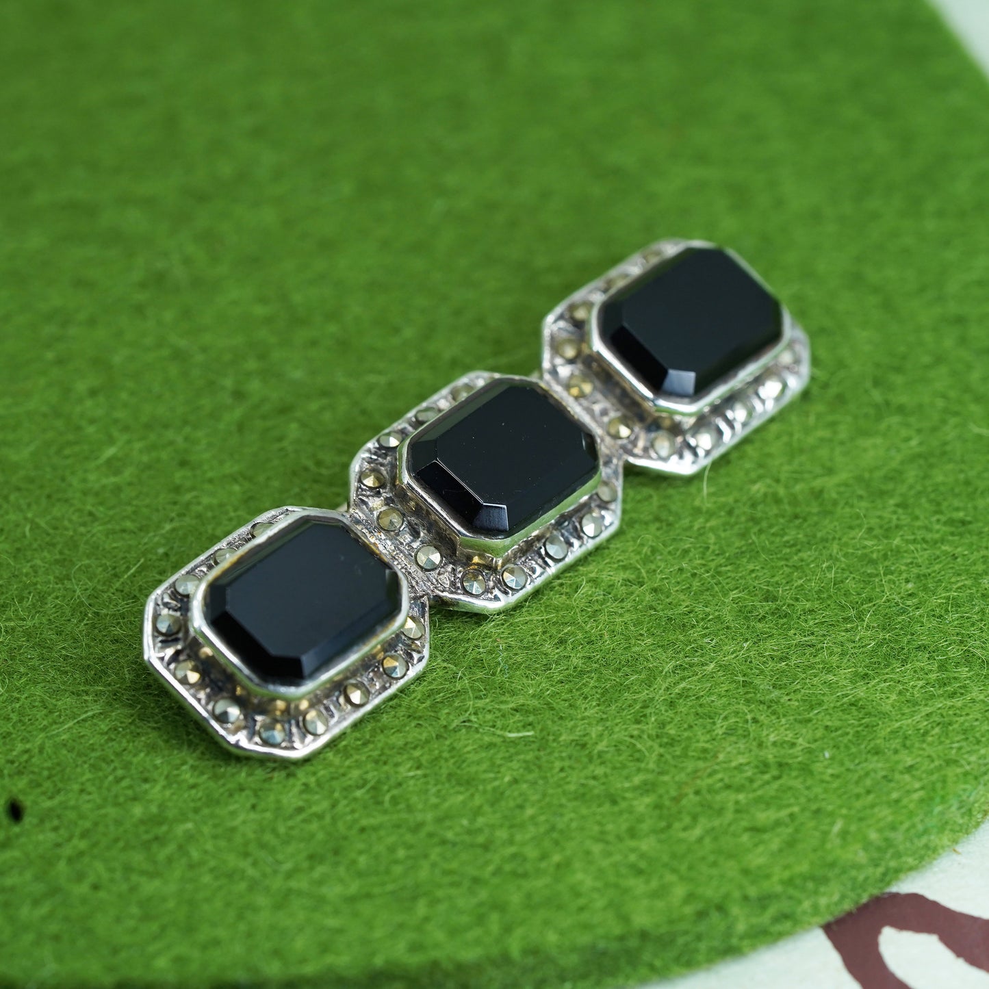 Stunning Sterling 925 Silver 925 long pin brooch with black onyx and marcasite
