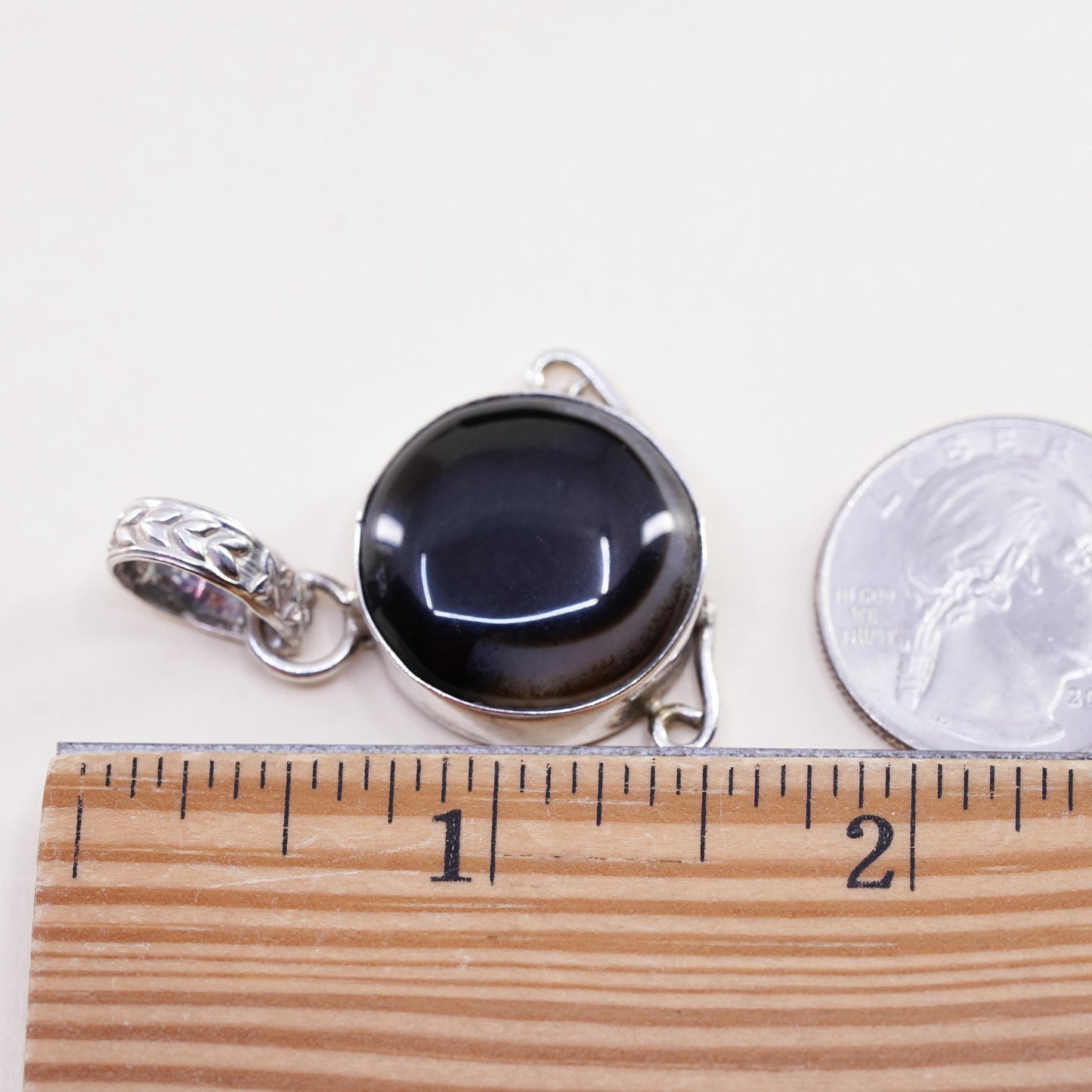 vintage handmade sterling silver pendant, Mexican 925 circle with agate