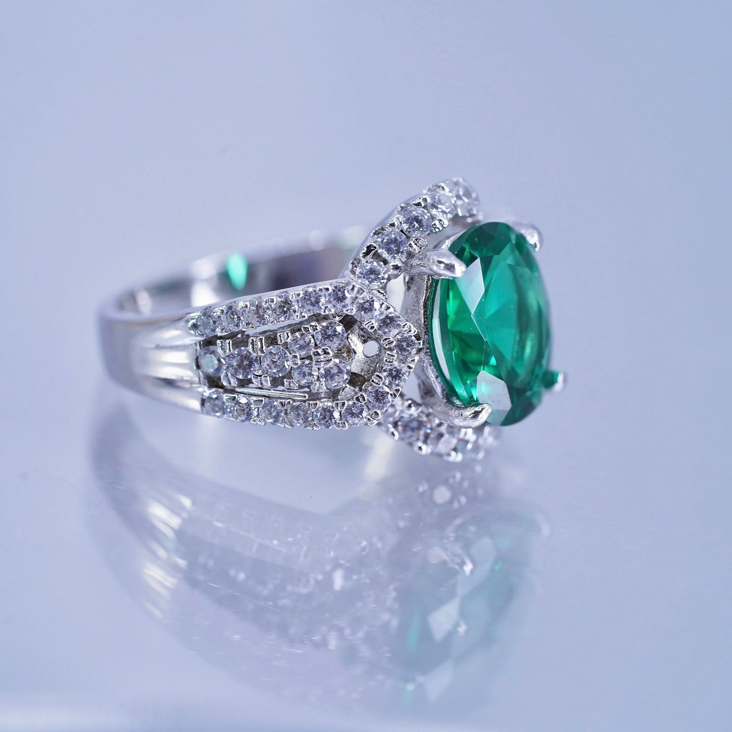 Size 6, vintage Sterling 925 silver handmade ring with emerald and cz around