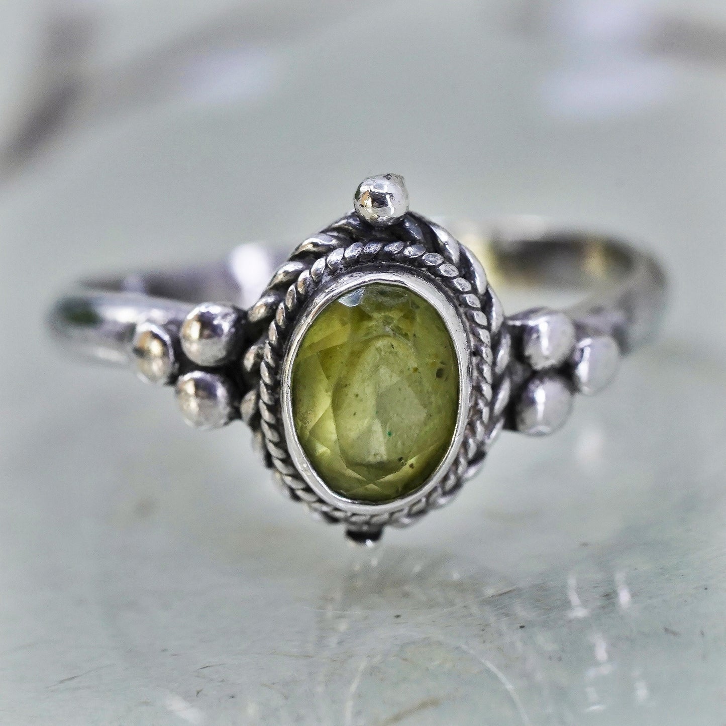 Size 7, Vintage sterling 925 silver handmade ring with peridot and beads
