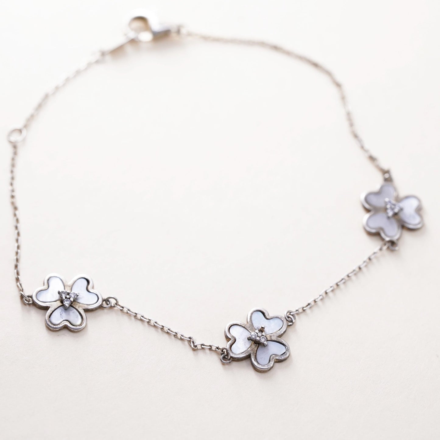 7.5”, sterling 925 silver tennis bracelet, mother of pearl lucky clover flower