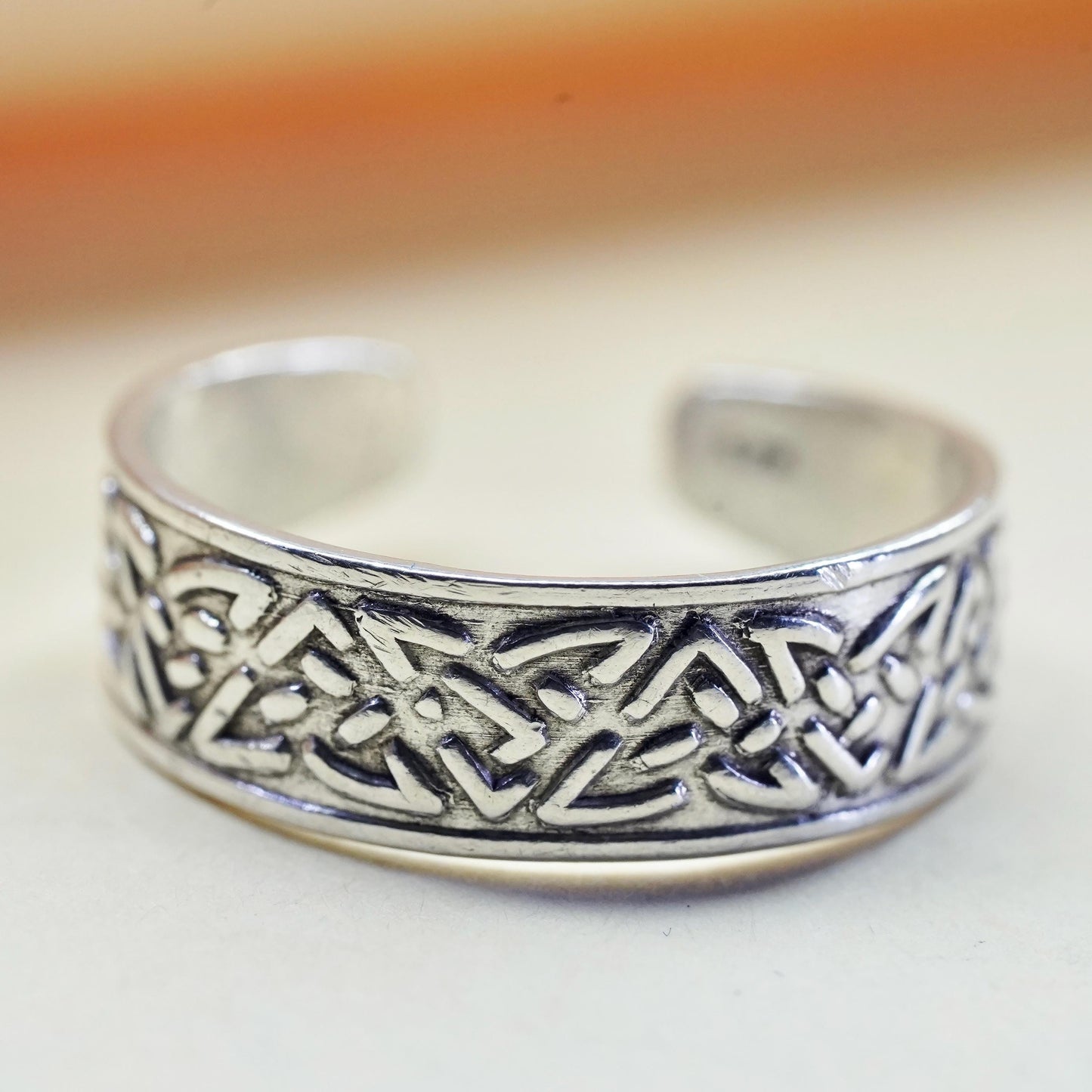 Size 4, vintage sterling silver handmade ring, 925 Celtic knot relief open band