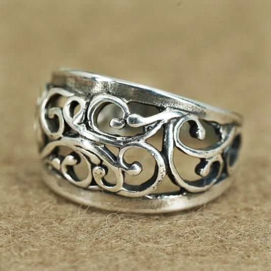 Size 5.75, vintage southwestern Sterling 925 silver ring, beads vines band