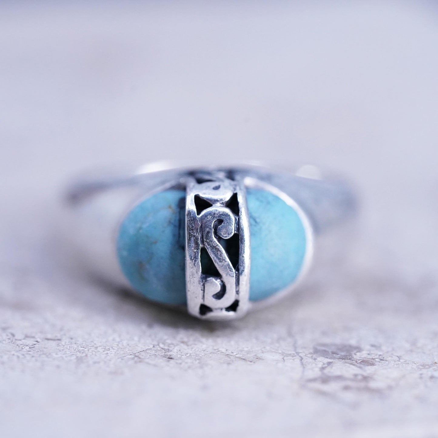 Size 8, vintage Sterling 925 silver handmade ring with turquoise