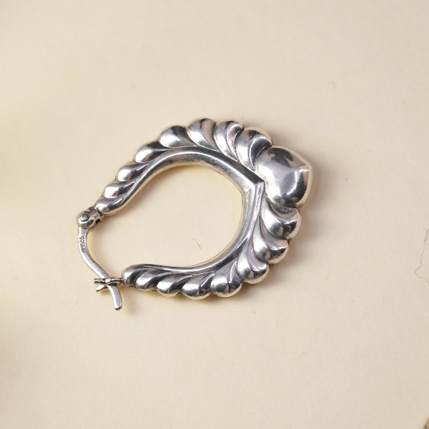 1", Vintage sterling silver single earring, fashion heart ribbed primitive hoop