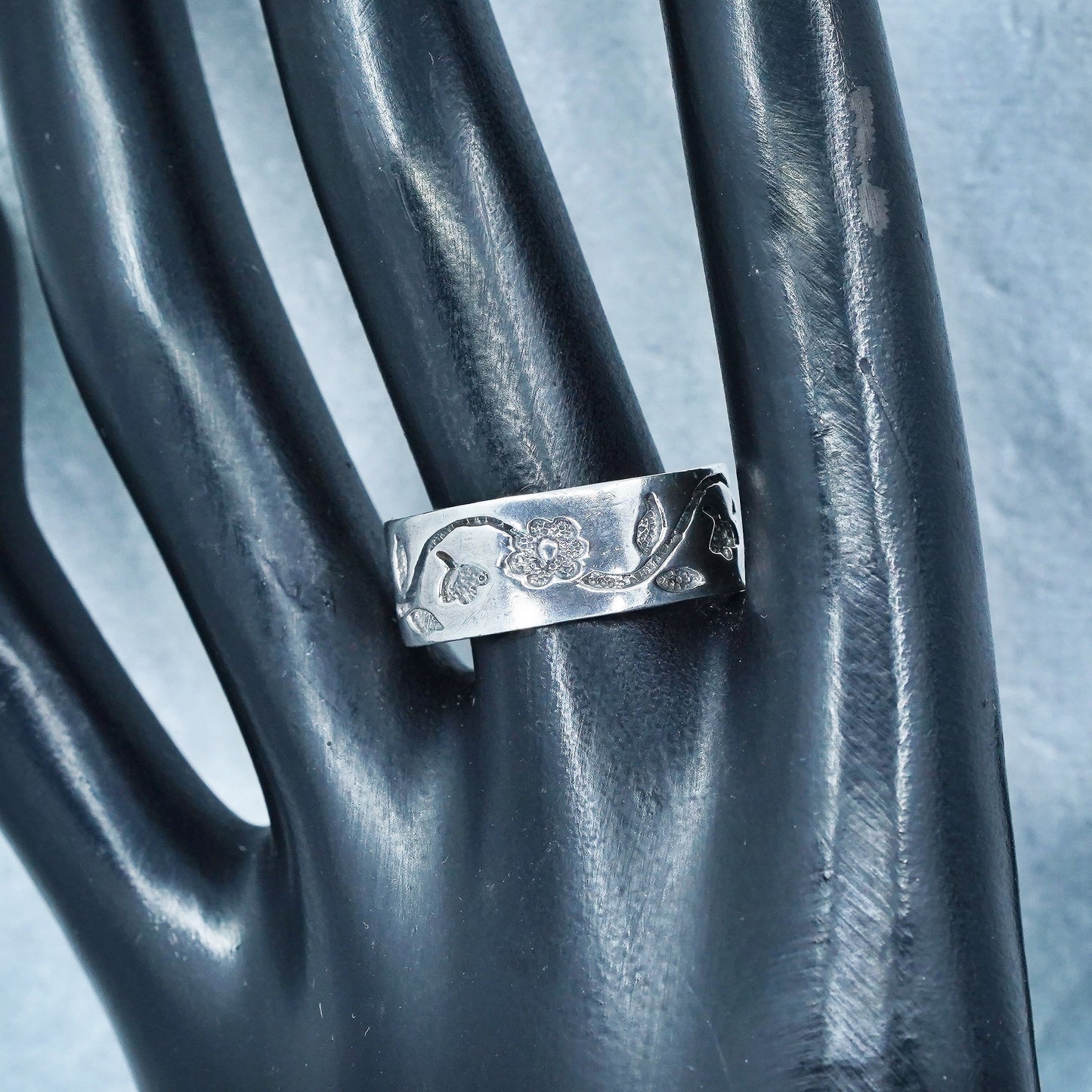 Size 9.5, vintage southwestern Sterling 925 silver handmade ring, flower band