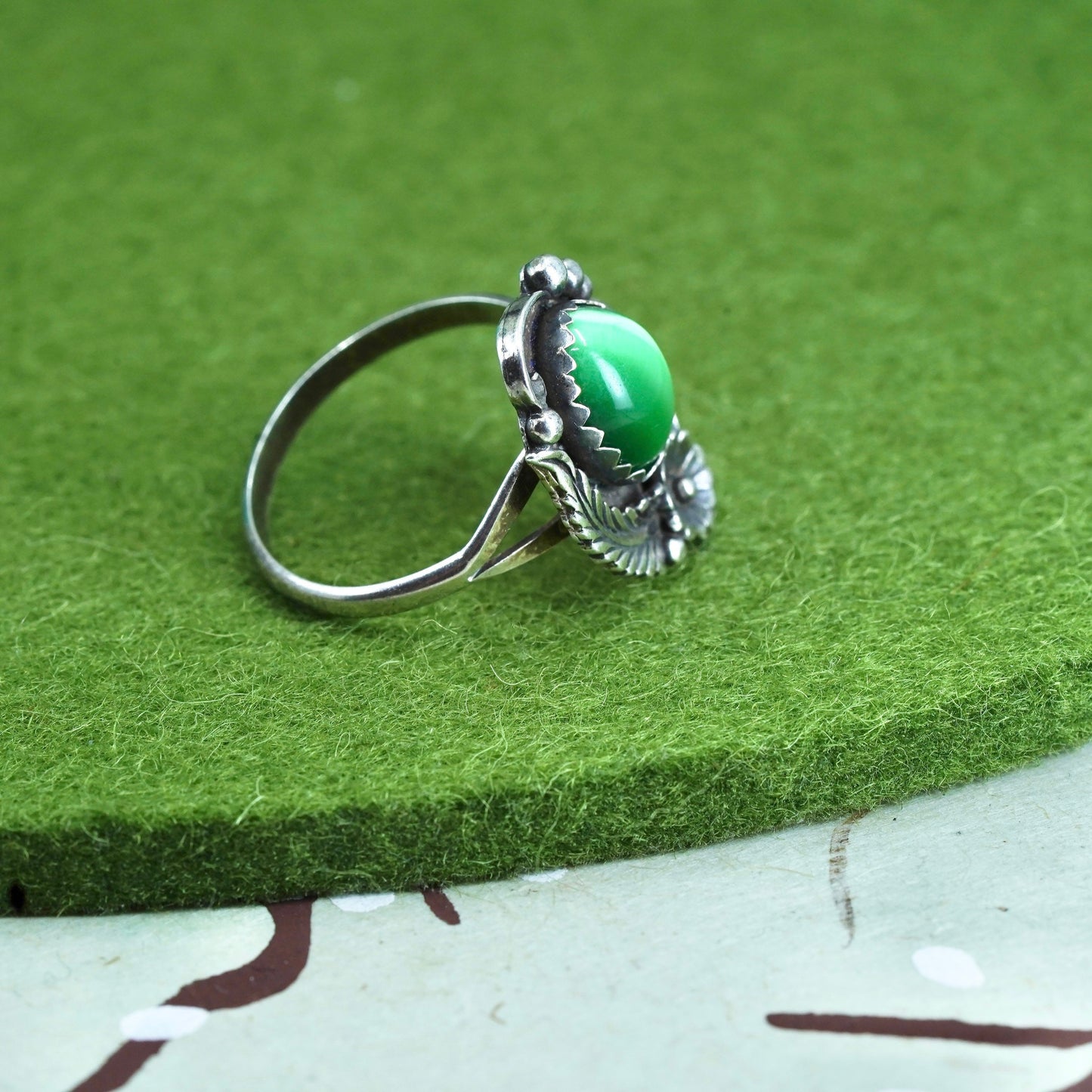 Size 7.5, sterling silver Native American 925 silver ring oval green tiger eye