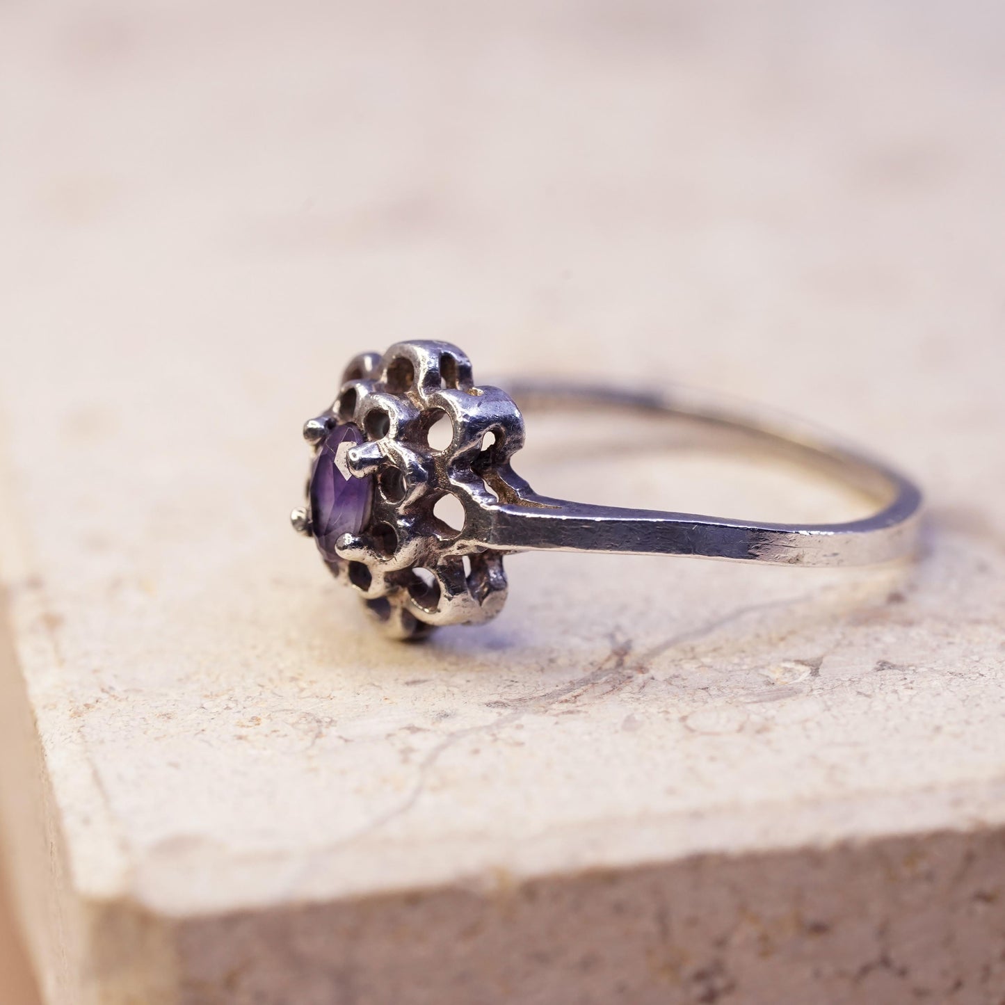 Size 8, vintage Sterling 925 silver handmade flower ring with amethyst