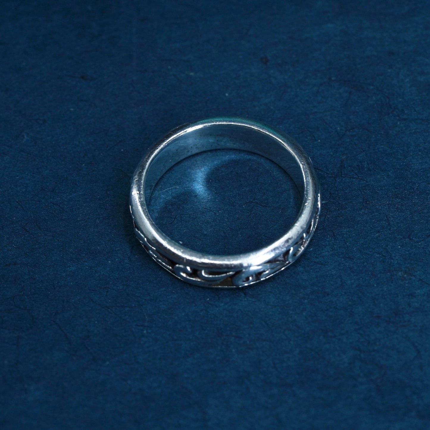 Size 7.5, vtg Sterling Silver Handmade ribbed Ring, 925 swirly textured Band