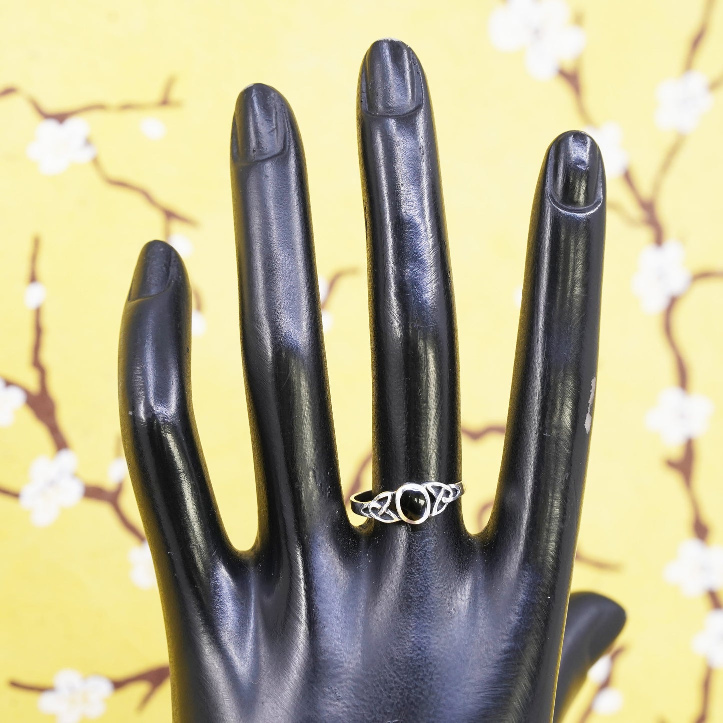 Size 7.5, vintage Sterling 925 silver handmade ring with oval onyx