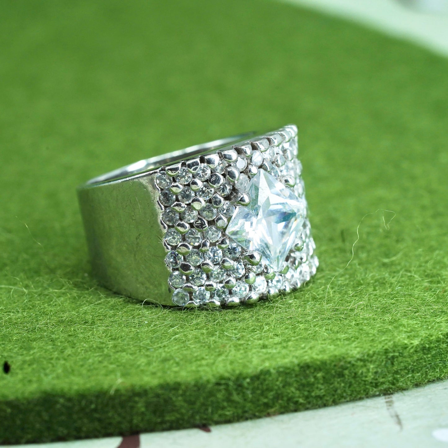 Size 8, vintage Sterling 925 silver statement ring with CZ cluster