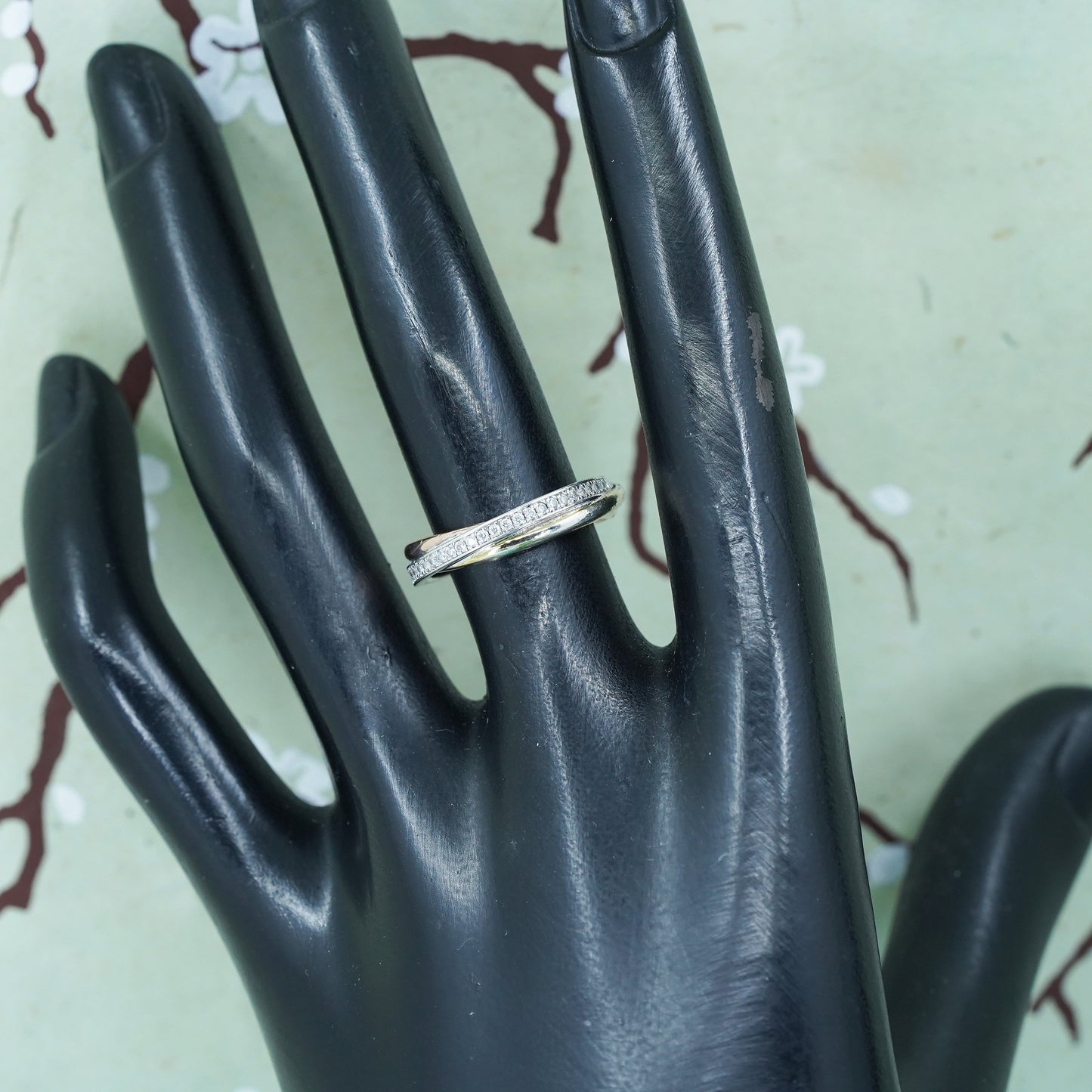 Size 6, vintage two tone Sterling 925 silver entwined band ring with cz inlay