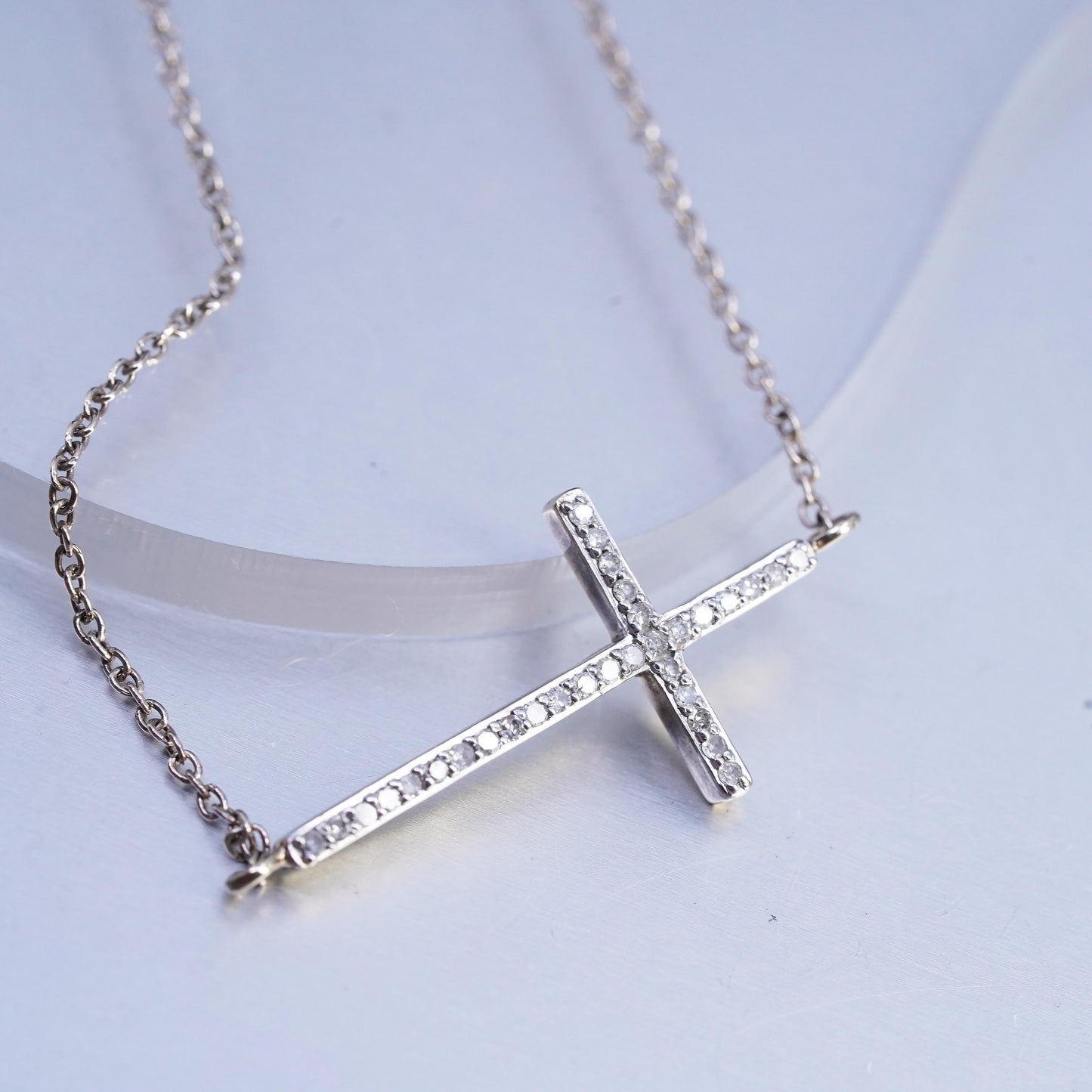 18", Vintage 6K yellow Gold Necklace Circle Chain cluster Diamond Cross Pendant
