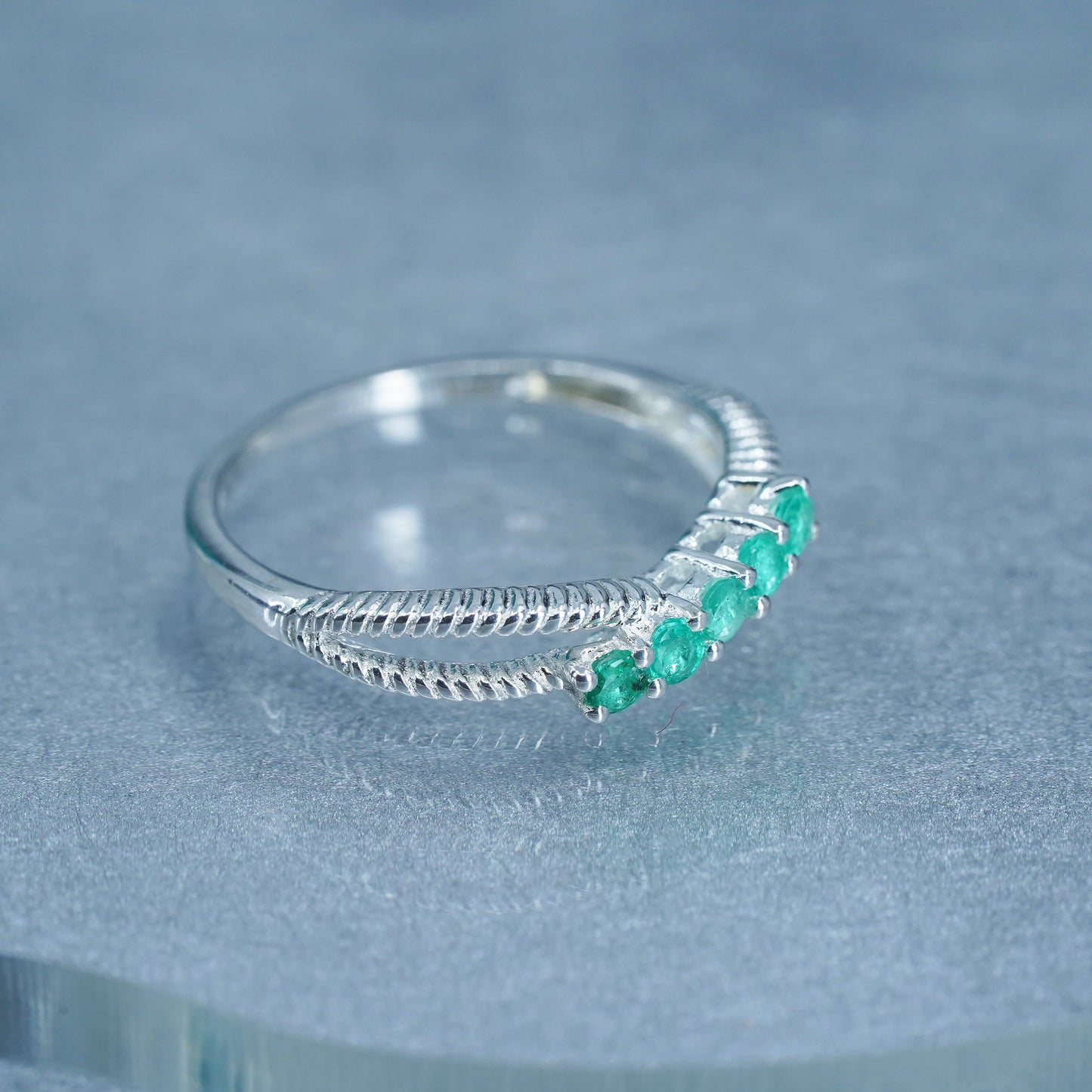 Size 8.25, vintage Sterling 925 silver handmade ring w/ emerald, stackable band