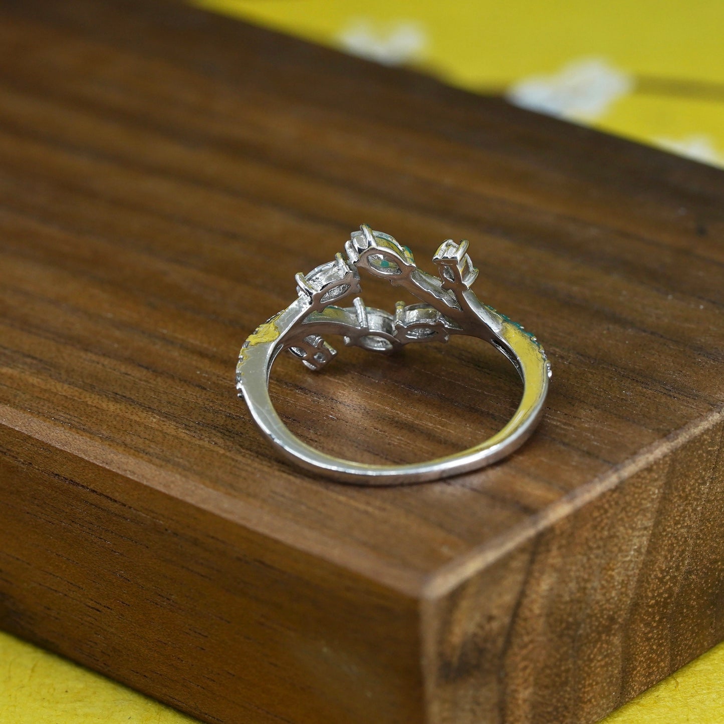 size 8.5, vintage Sterling 925 silver handmade ring, clear cz leafy band