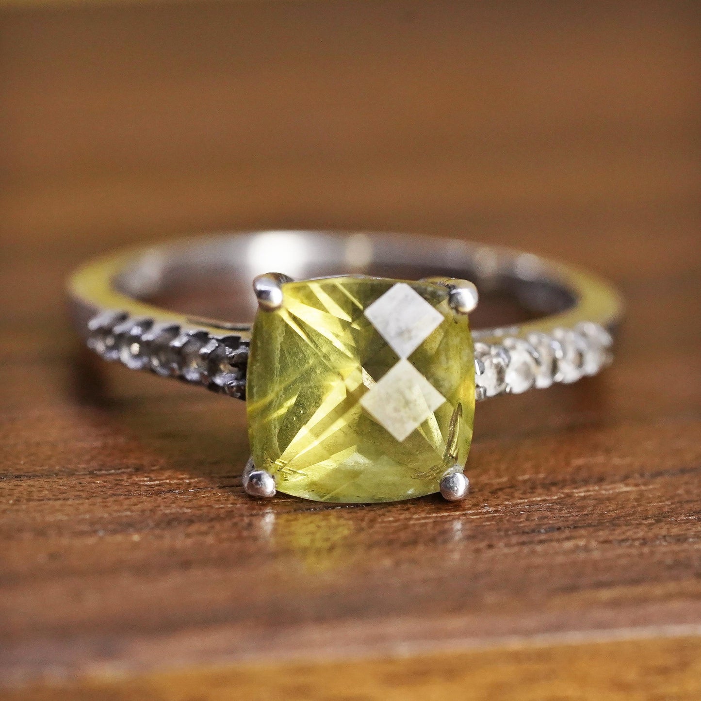 size 7.25, vintage Sterling 925 silver handmade ring, stackable band w/ peridot