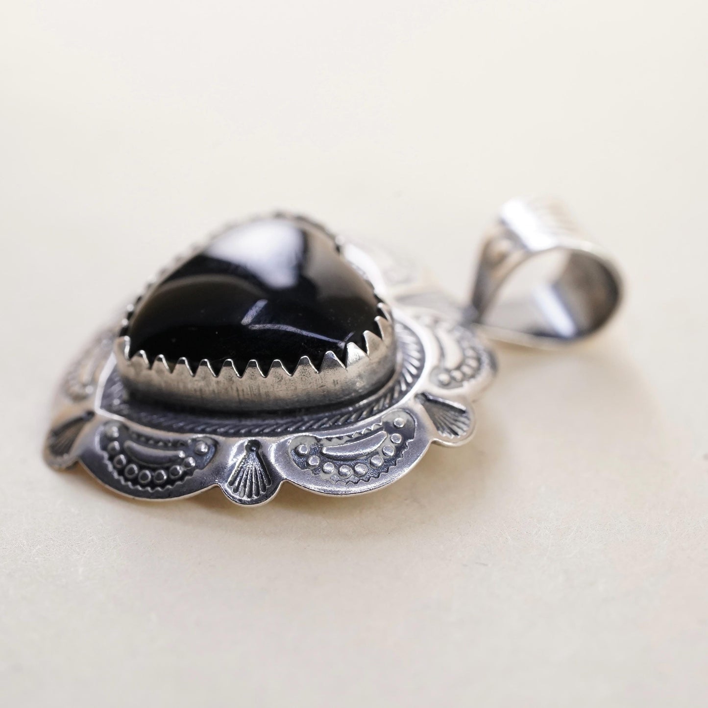 VTG QT Native American sterling 925 silver handmade onyx heart pendant, Navajo
