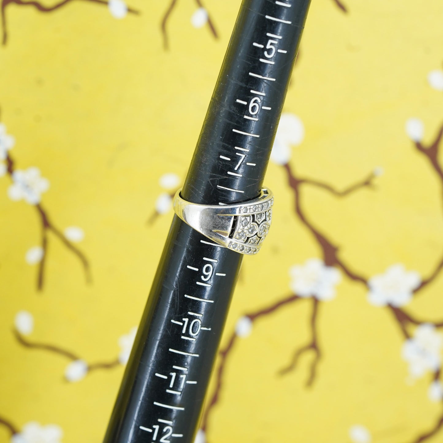 Size 7.75, vintage Sterling 925 silver clover band ring with cluster cz