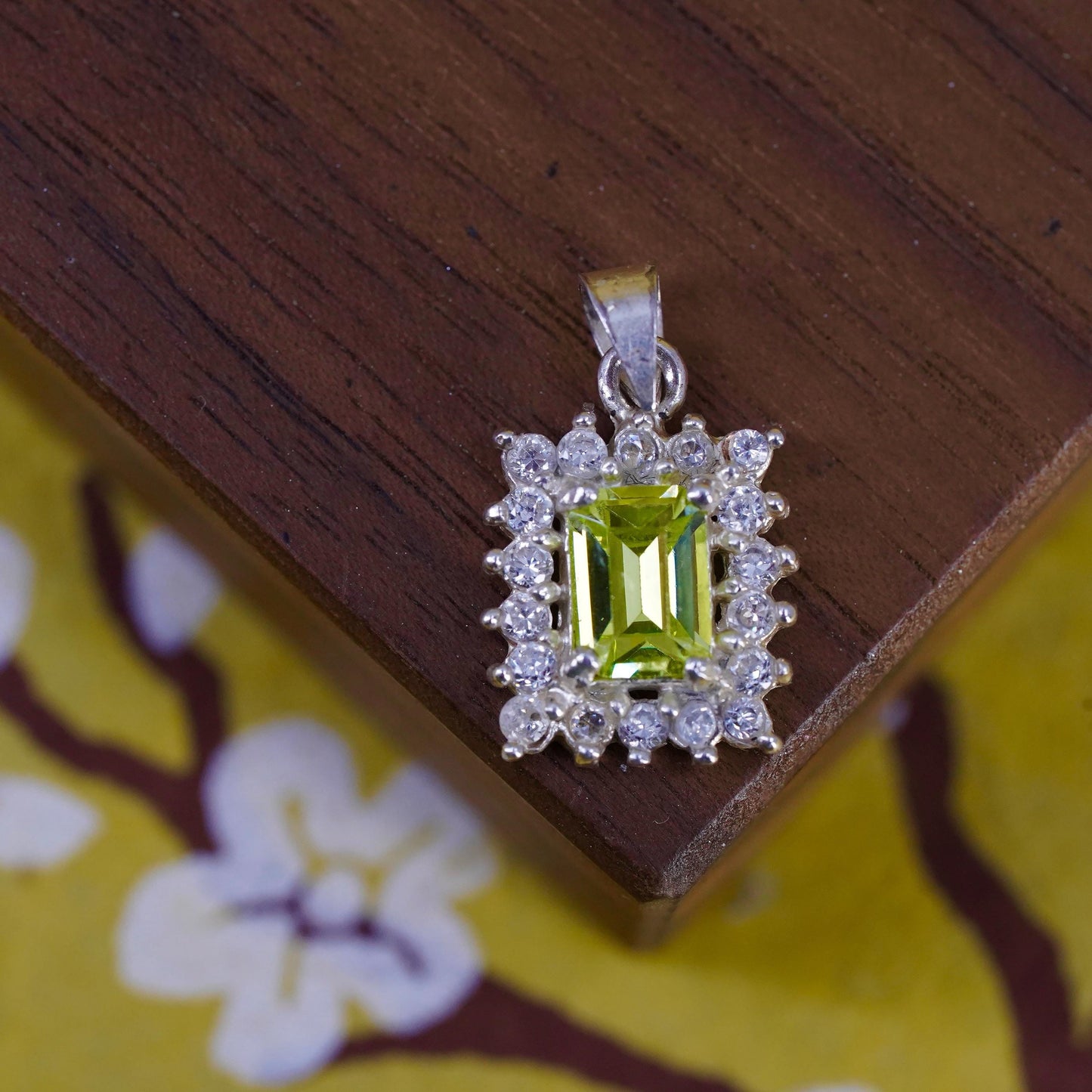 Vintage Sterling 925 silver charm pendant with square peridot