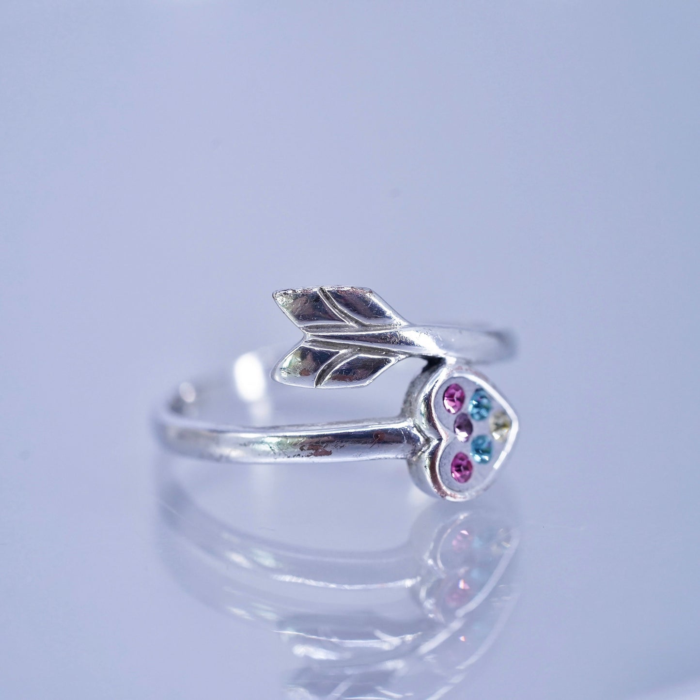 Size 7, vintage Sterling 925 silver ring, crystal arrow heart band