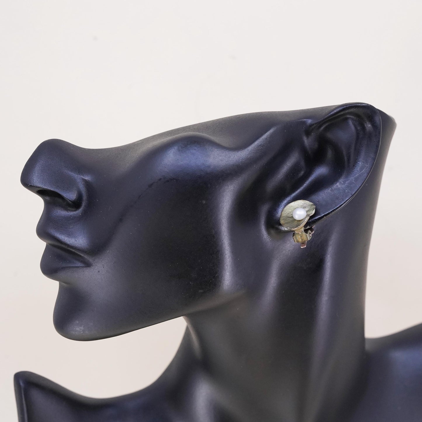 Vintage gold tone handmade single earring, 925 lotus leaf clip on with pearl