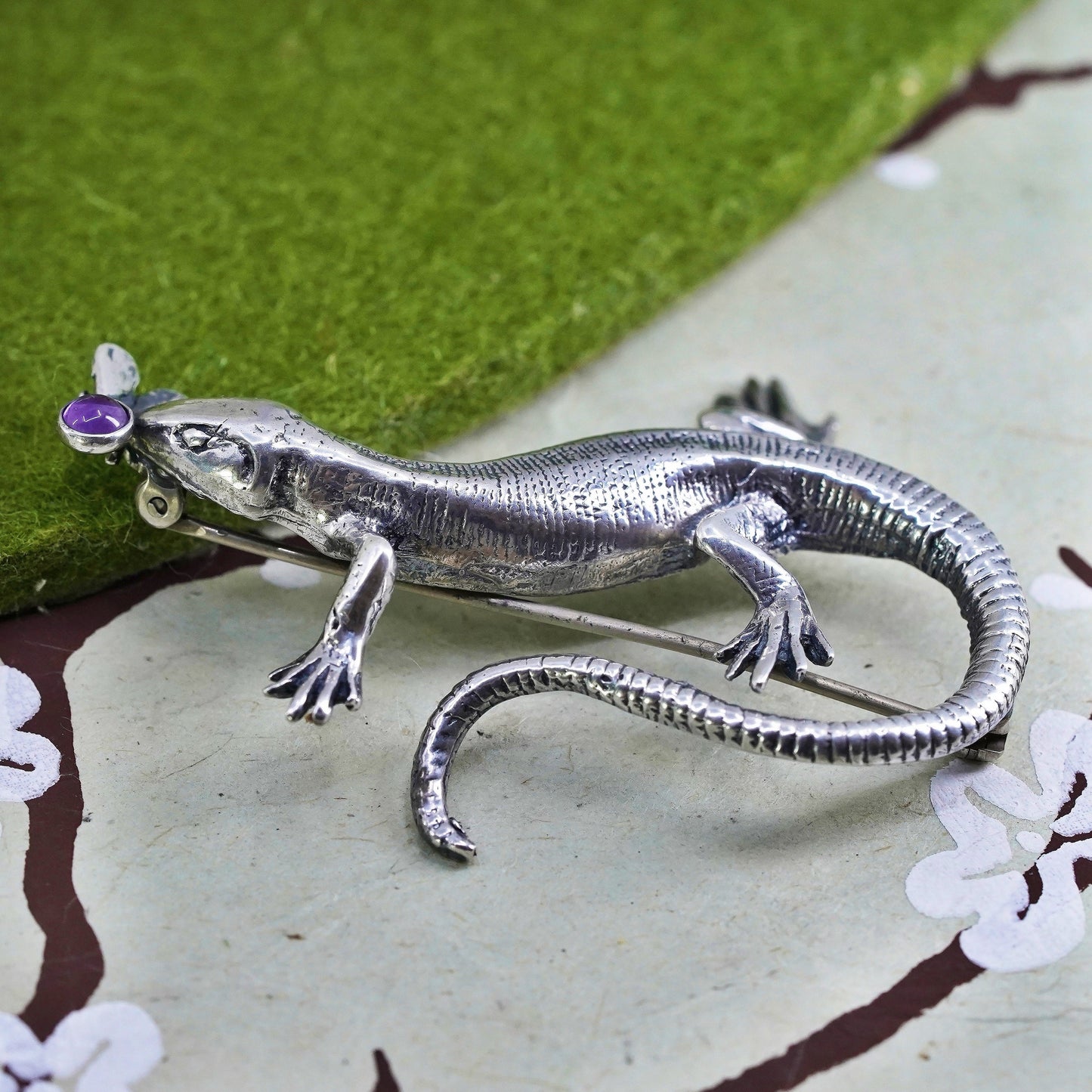 Vintage Sterling silver handmade brooch, 925 lizard with a bug and amethyst