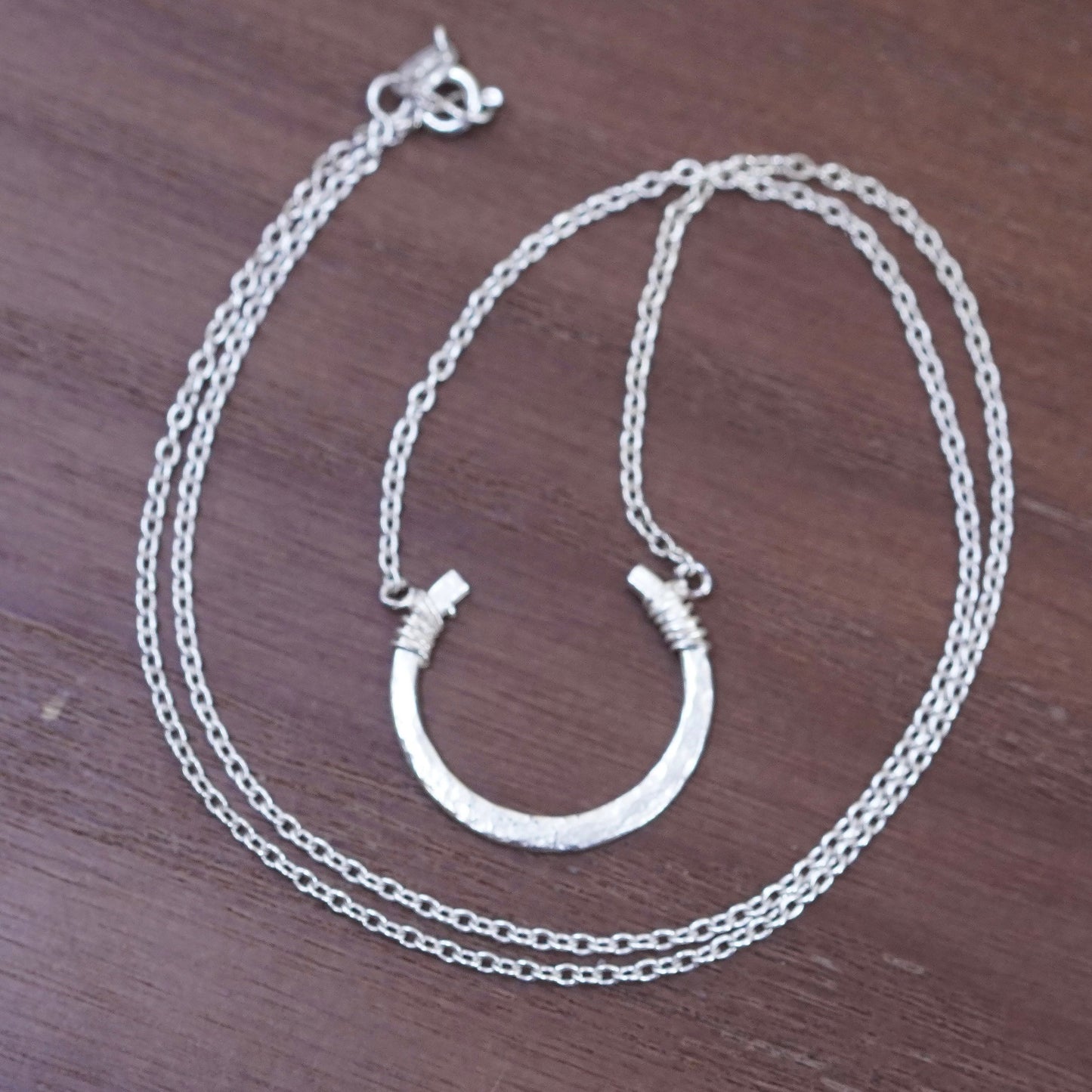 18”, Sterling silver necklace, 925 circle chain with hammered horseshoe pendant