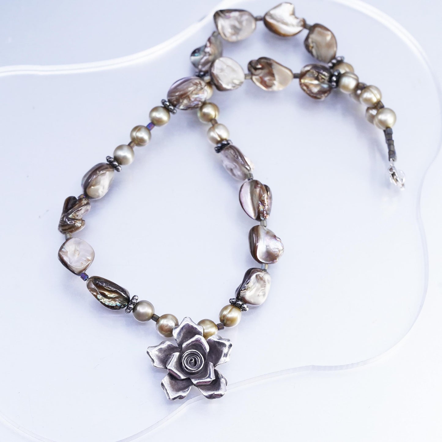 16", 925 Sterling 925 Silver Necklace pearl and abalone beads flower pendant