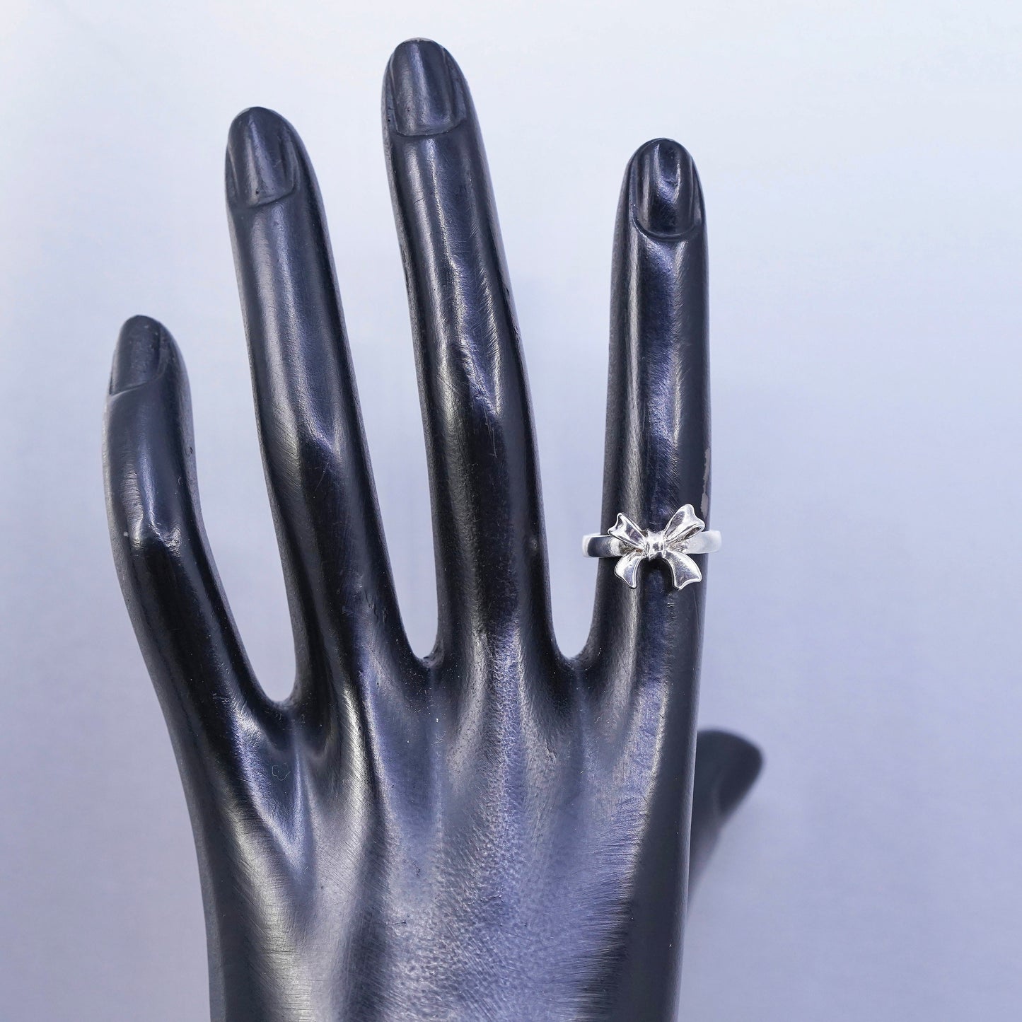 Size 4.25, vintage fashionable Sterling 925 silver ribbon ring