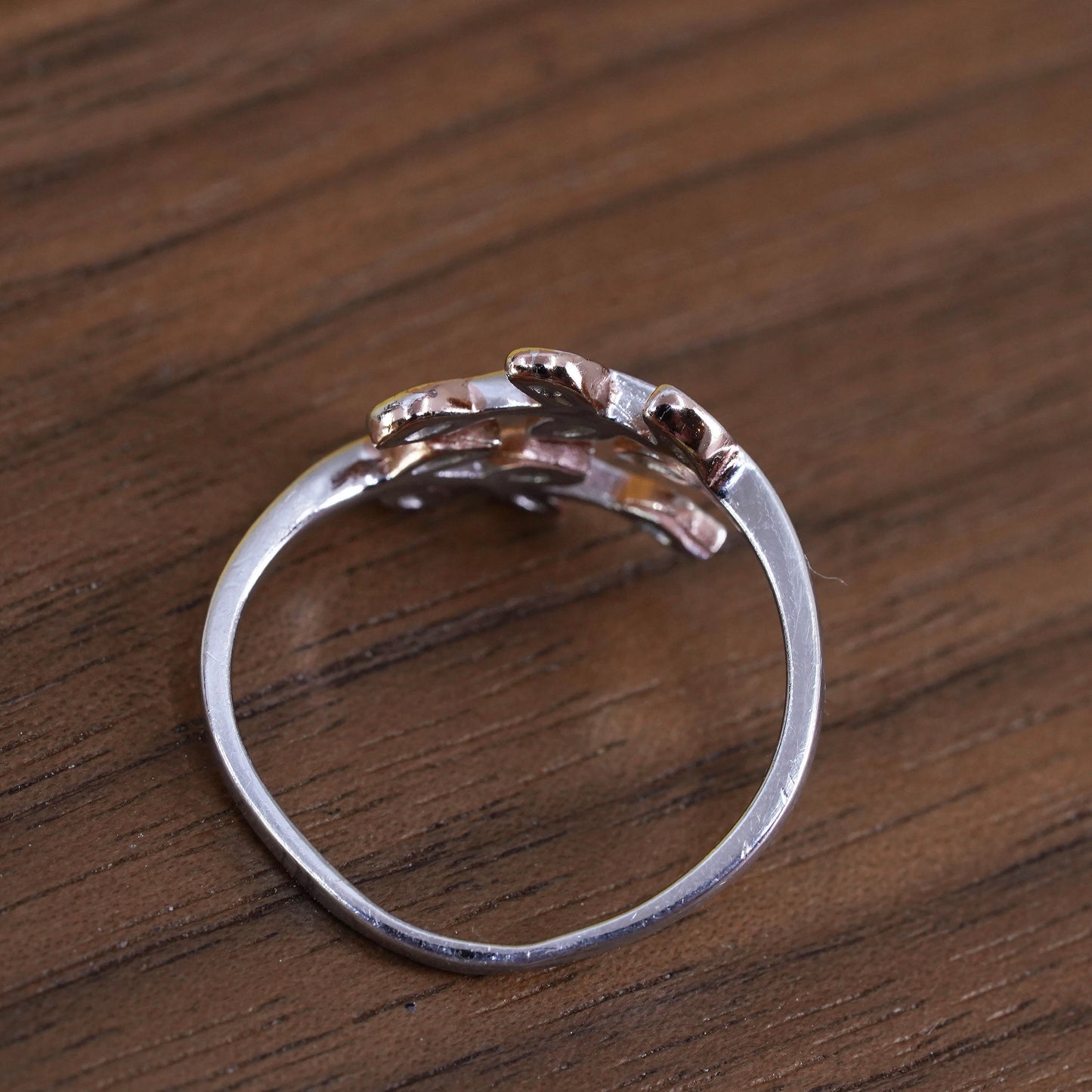 Size adjustable, VTG two tone Sterling 925 silver ring, band with leaves and cz