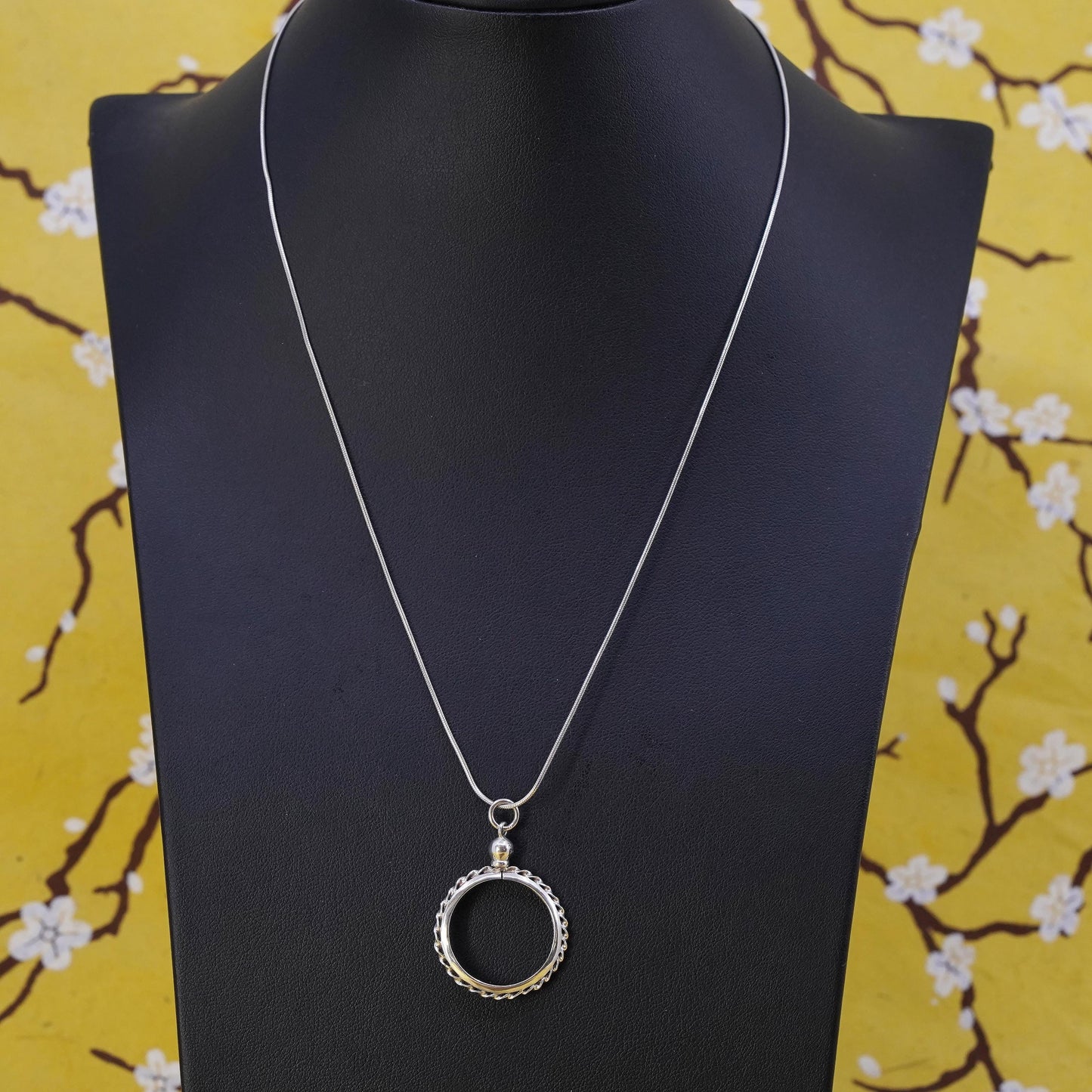 18”, vintage Sterling silver necklace, Italy 925 snake chain circle pendant
