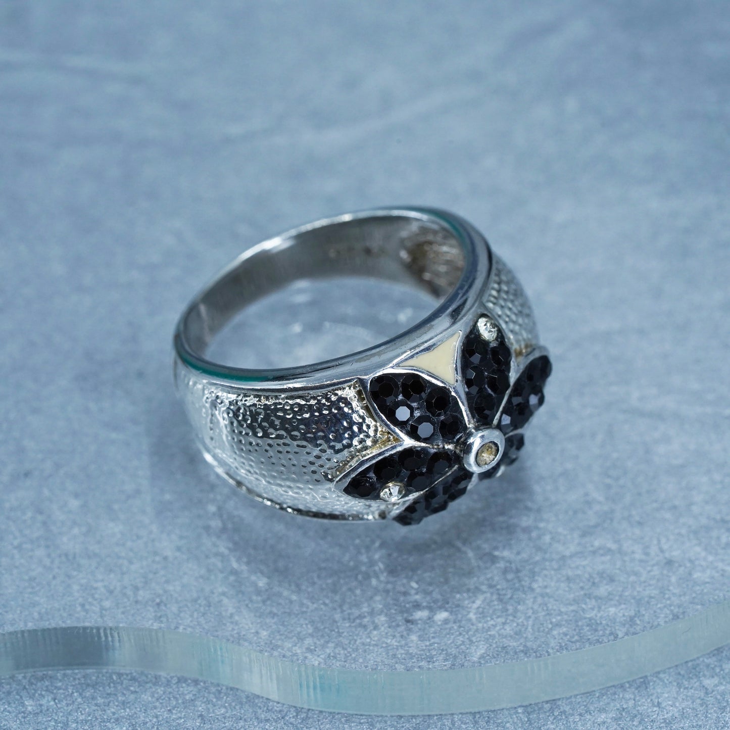 Size 8, vintage Sterling 925 silver flower ring with cluster black cz