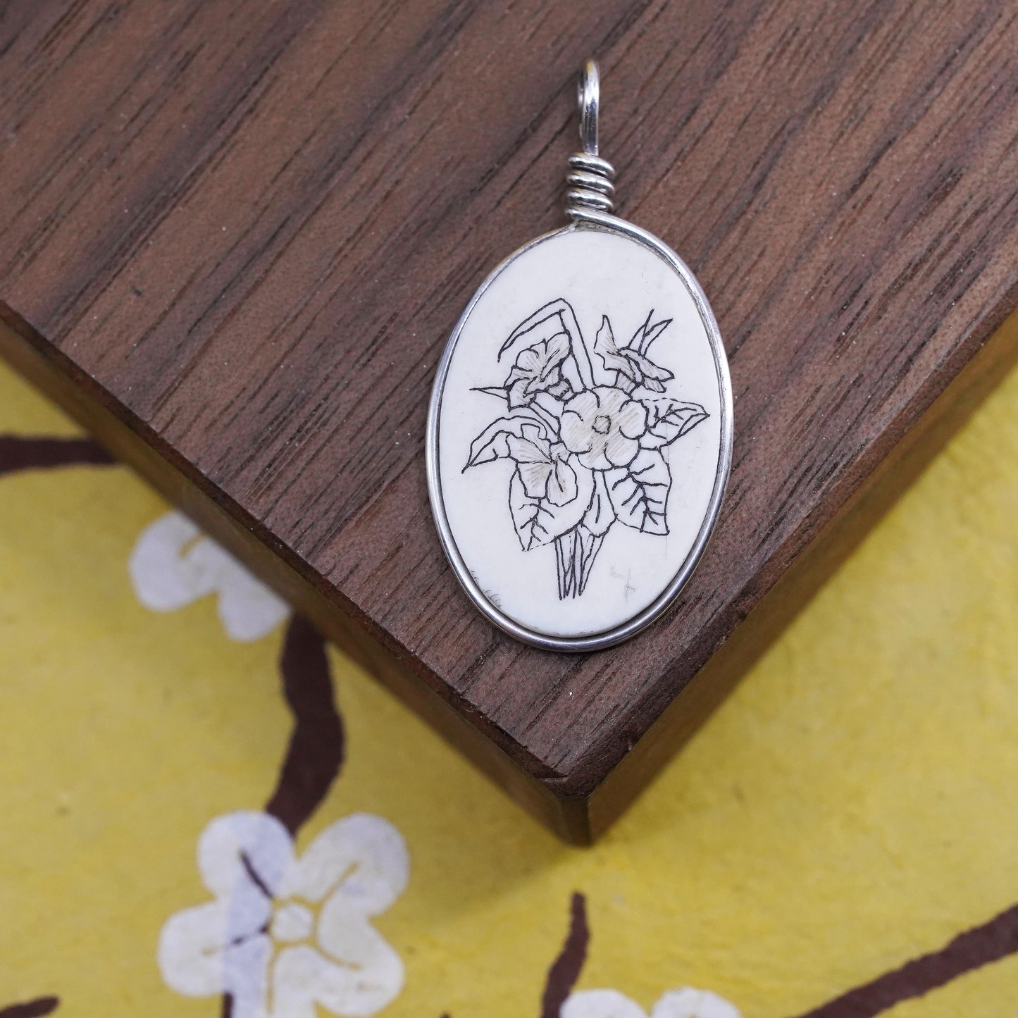 Vintage sterling 925 silver wired pendant with carved flower details