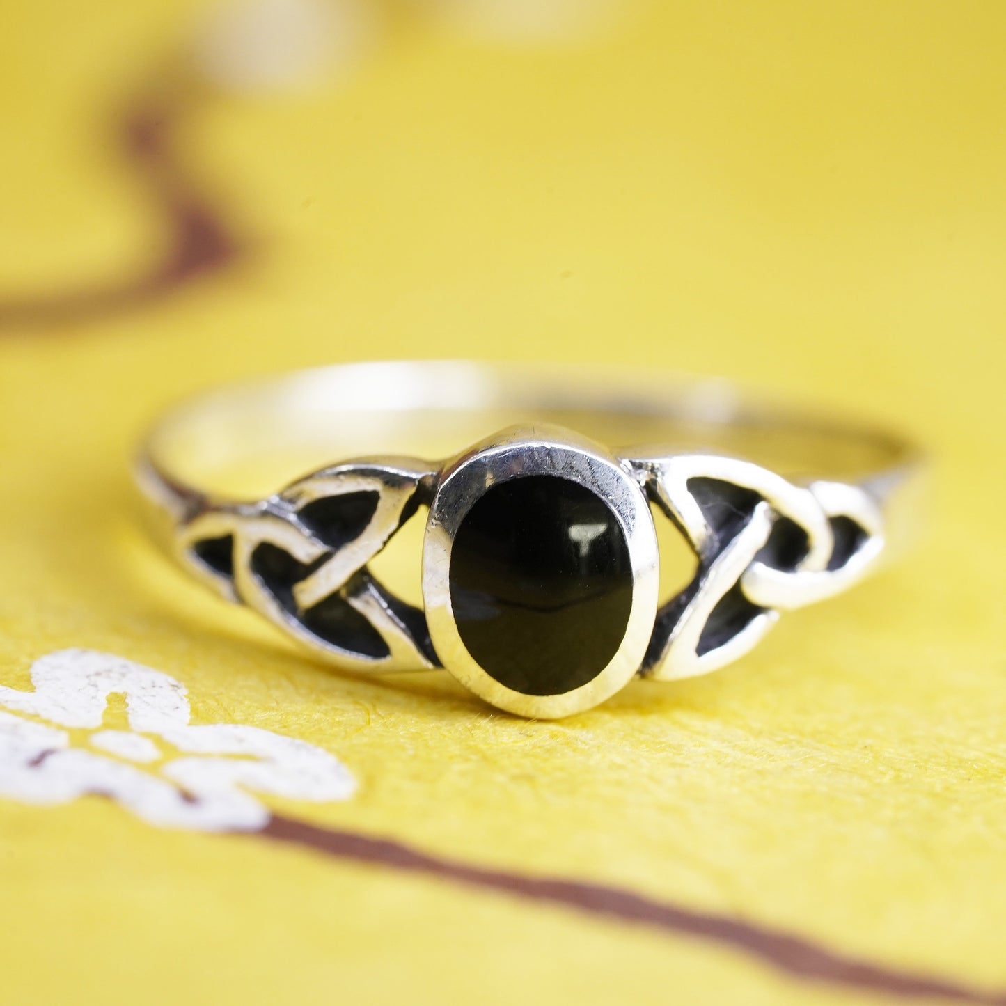 Size 7.5, vintage Sterling 925 silver handmade ring with oval onyx
