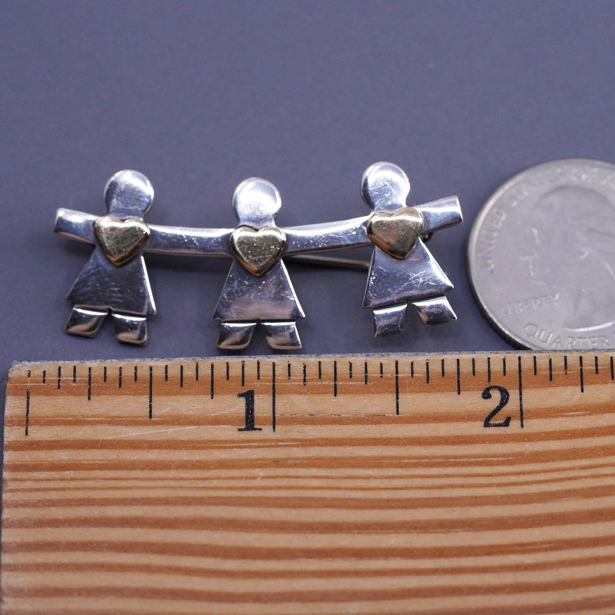 Naldo two tone sterling 925 silver brooch, three girls holding hands gold heart