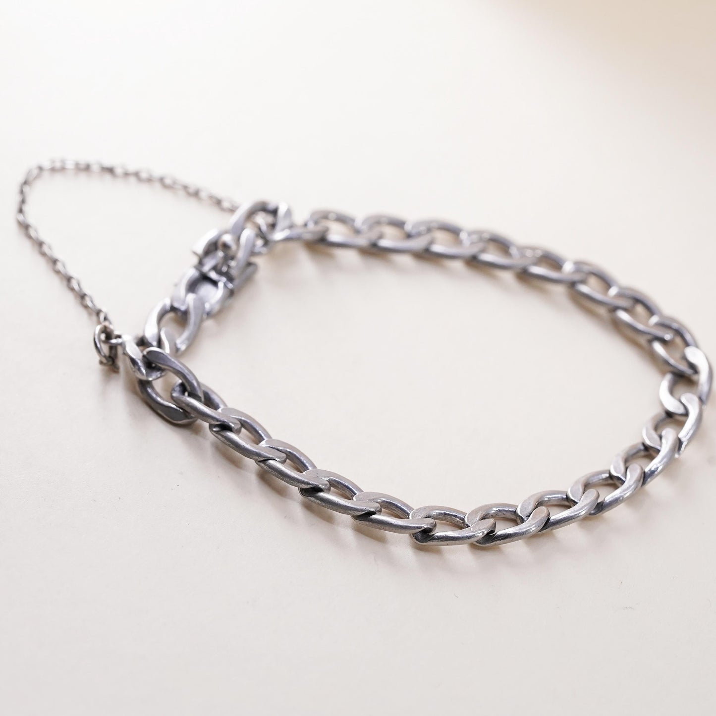 7”, Vintage Winaro sterling 925 silver bold solid curb bracelet secure chain