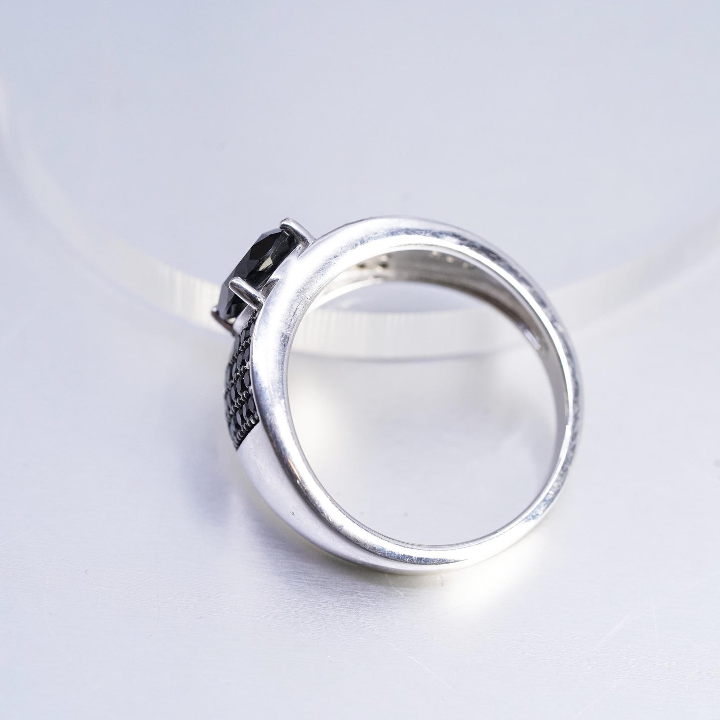 Size 9, vintage Sterling 925 silver handmade oval ring w/ cluster black spinels