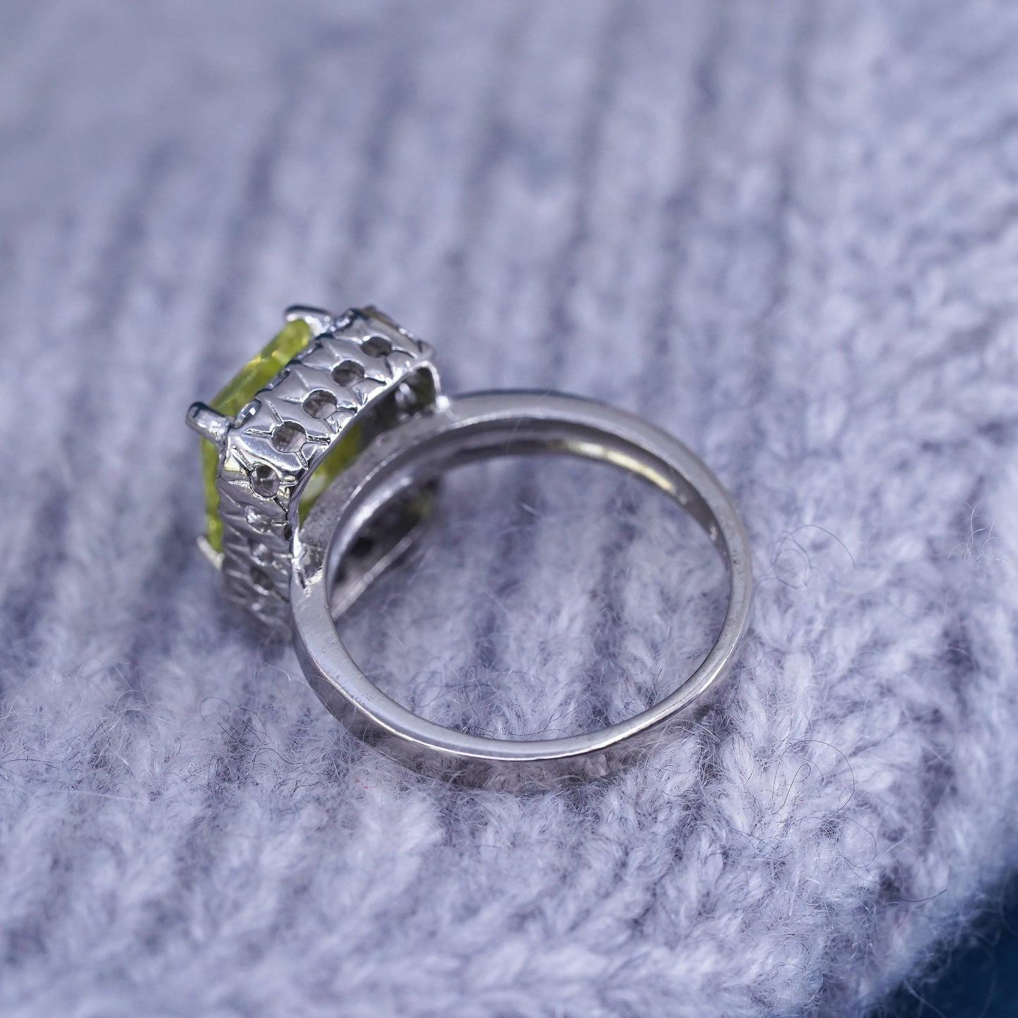 Size 7.25, VTG Sterling silver handmade ring, 925 cocktail ring with peridot