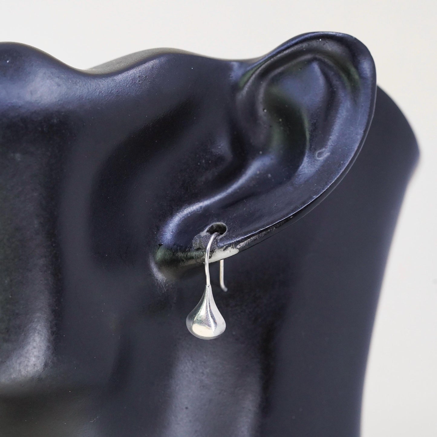 Vintage Silpada W1646 Sterling Silver Small Teardrop Dangle Earring 925