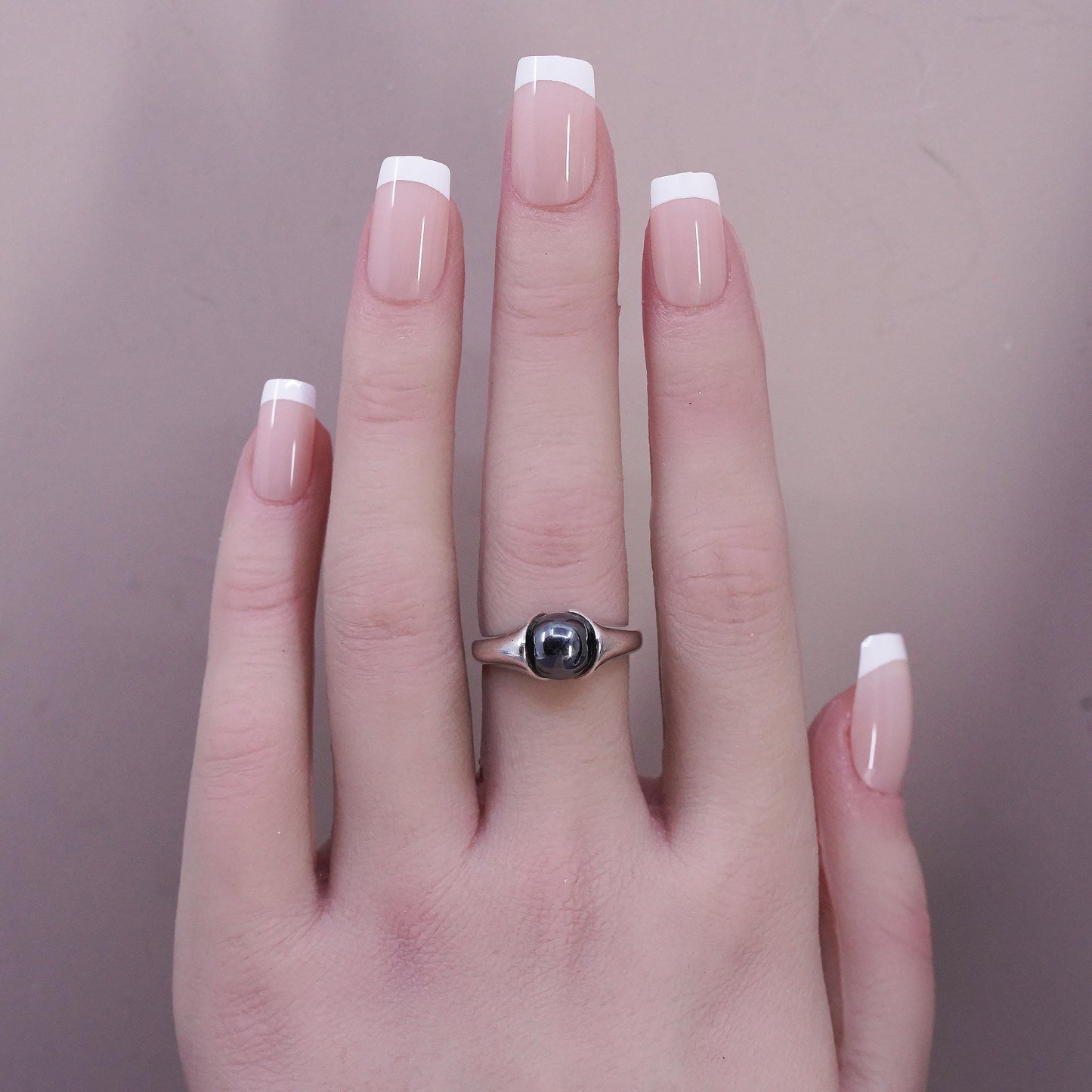 Size 7, VTG southwestern Sterling silver solitaire ring, 925 band hematite bead