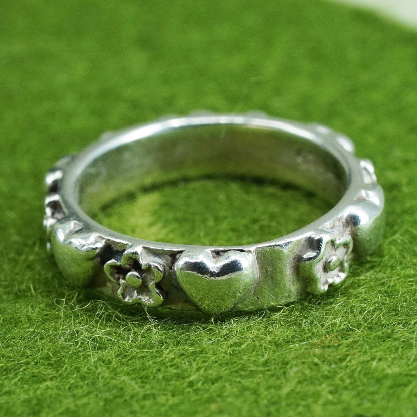 Size 6.25, vintage Sterling 925 silver handmade heart flower ring band
