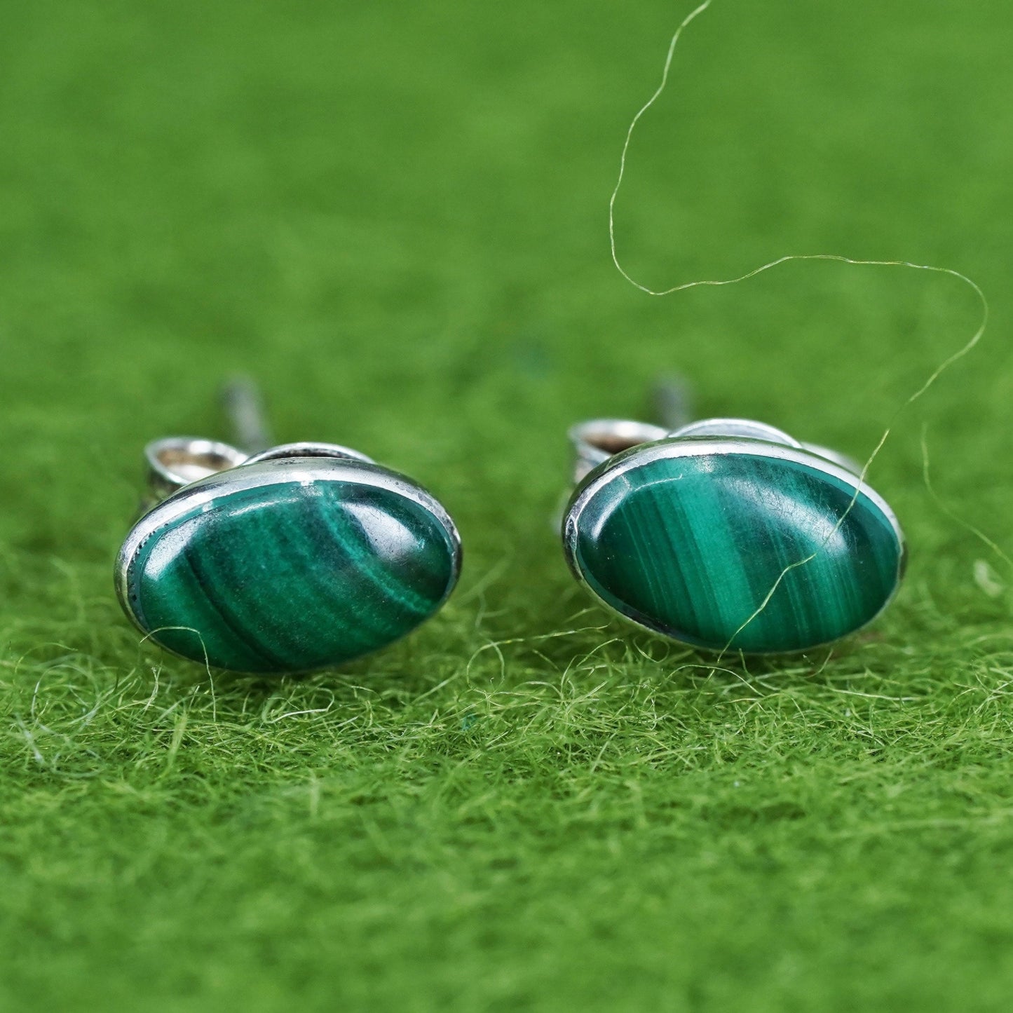 southwestern Native American Sterling silver earrings, 925 studs oval malachite