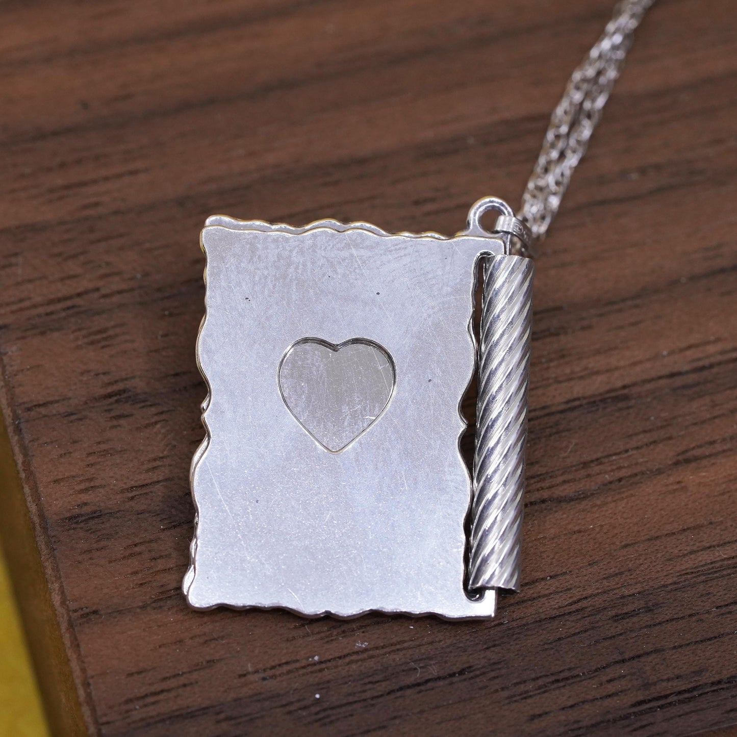 20”, Vintage sterling silver 925 Singapore rope necklace book charm emerald