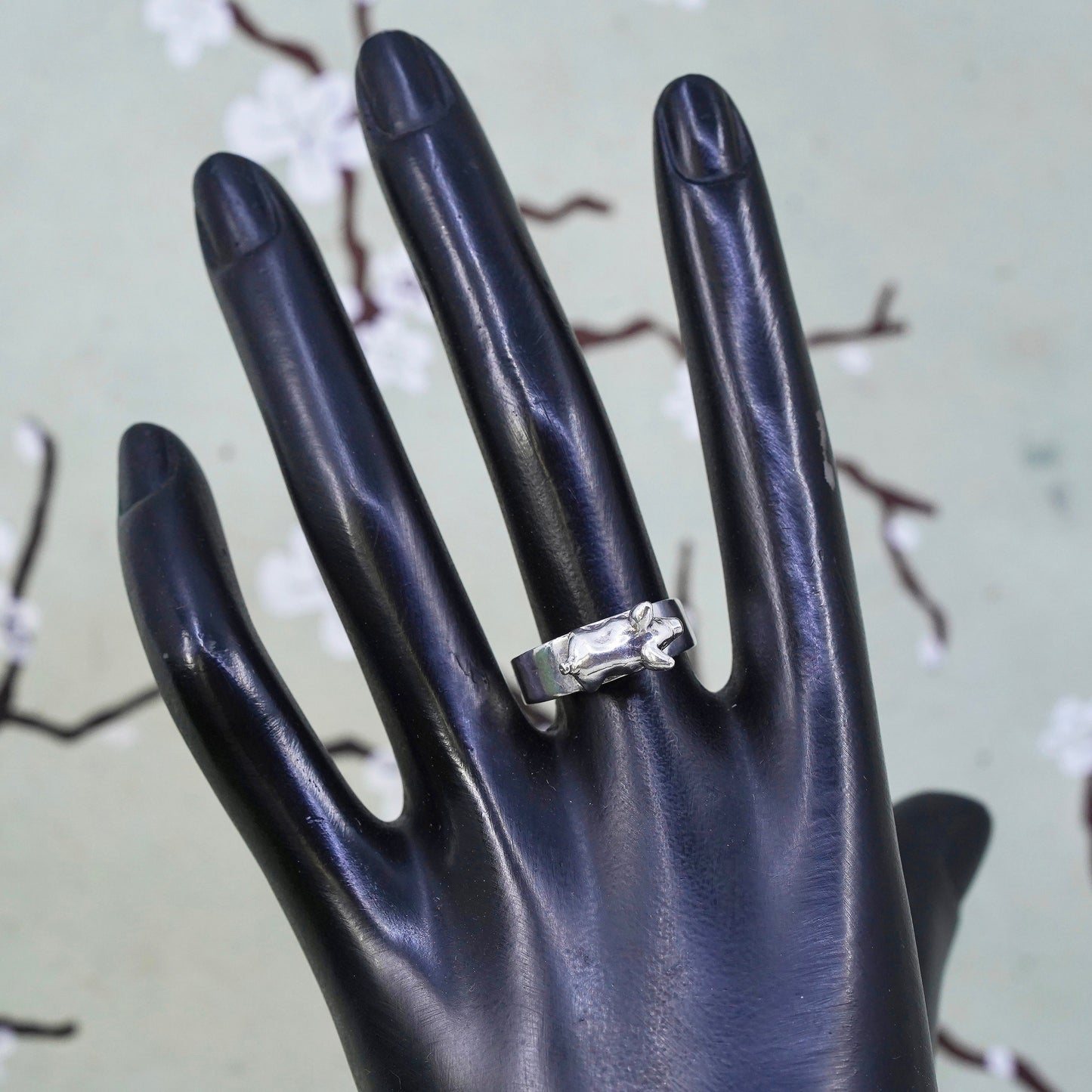 Size 8, vintage southwestern sterling silver handmade ring. 925 pig band